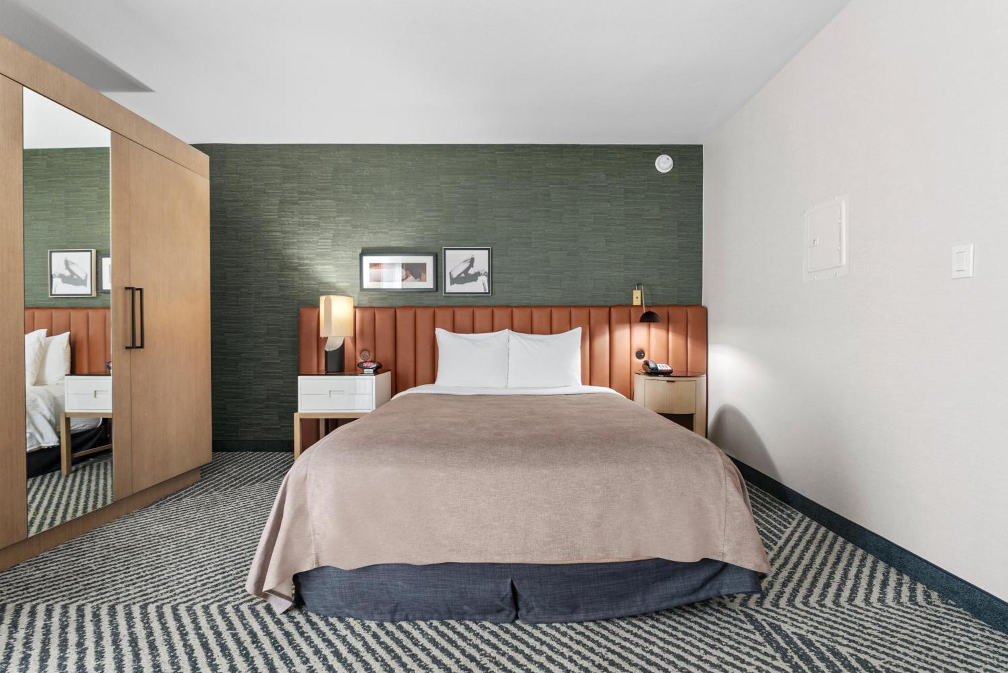 Queen Room - Disability Access