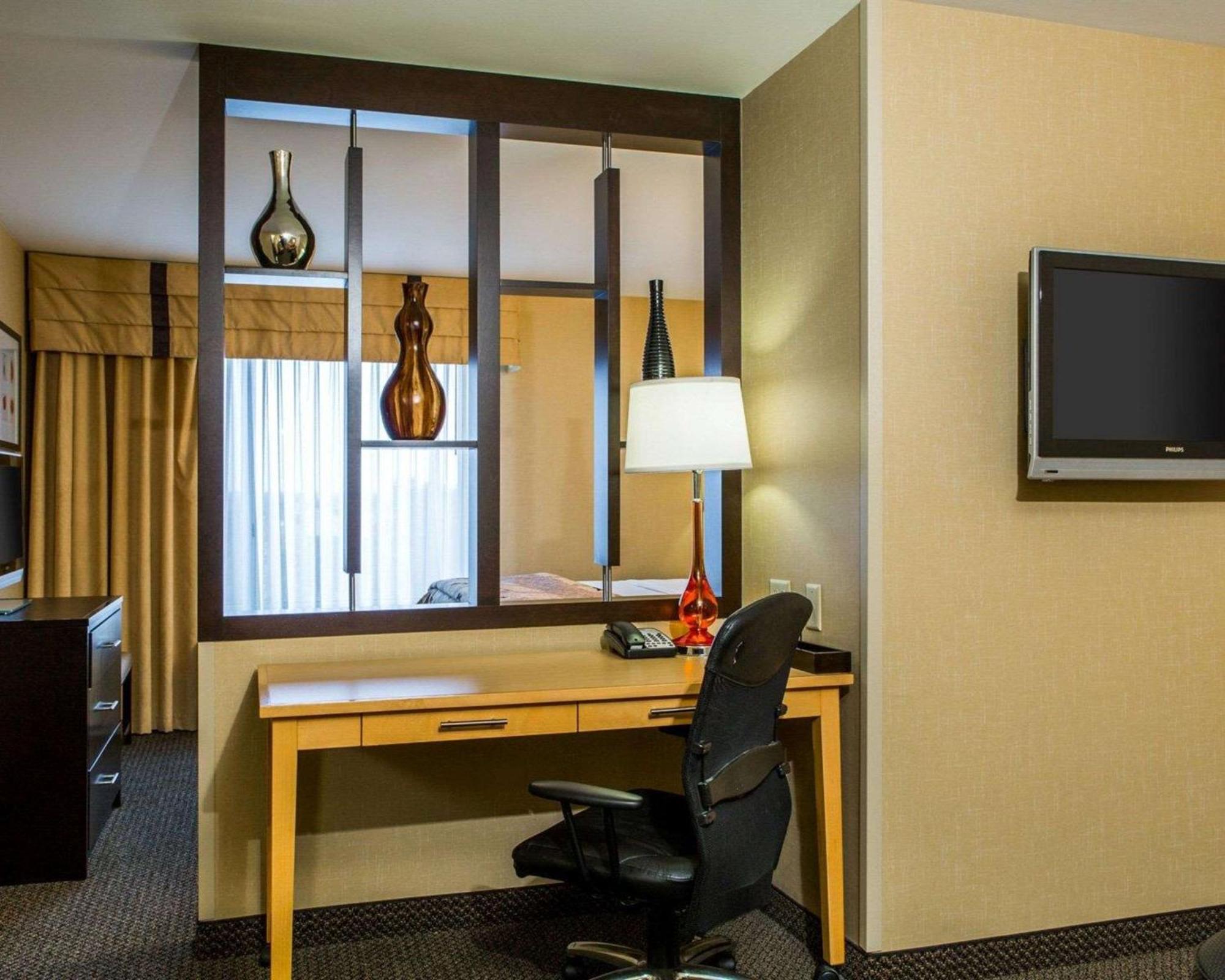 King Suite - Non-Smoking,1622042513:JPEG