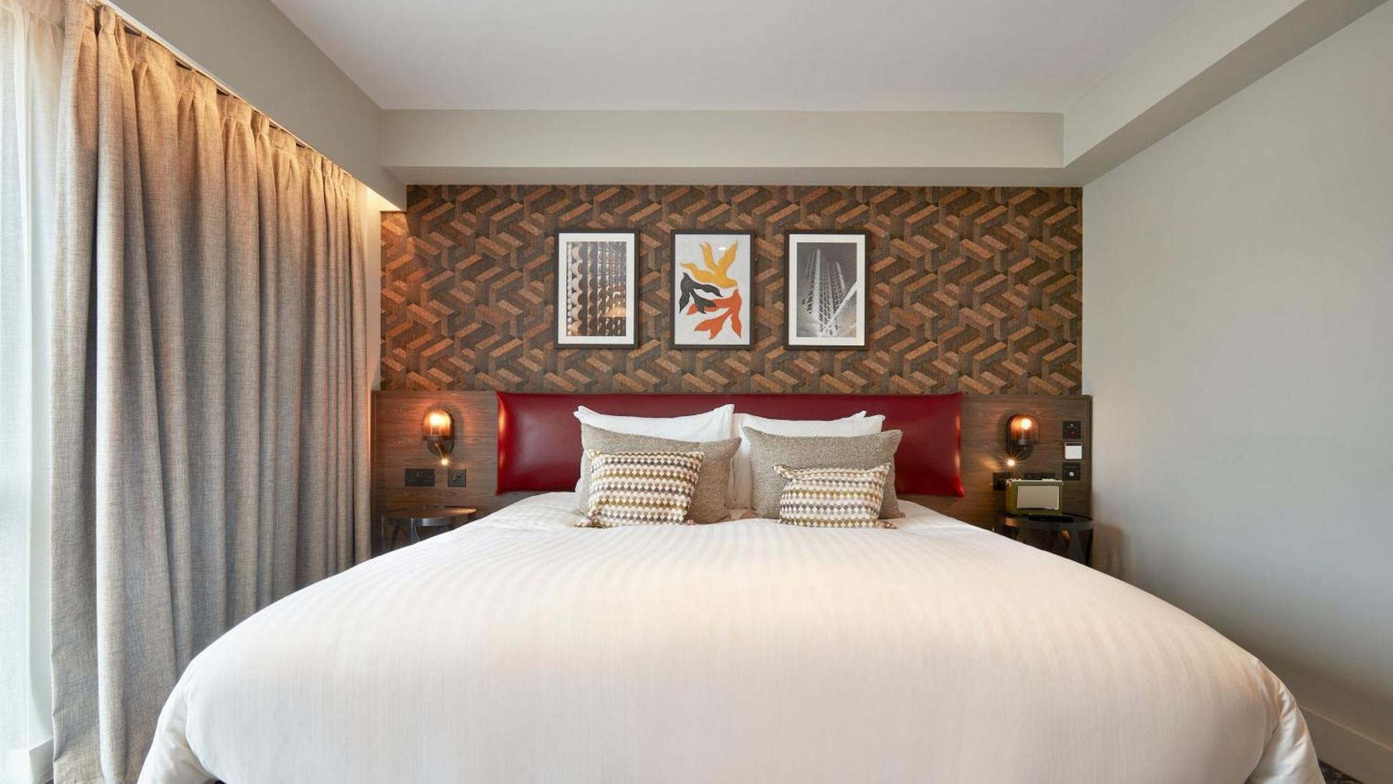 Standard Queen Room Accessible