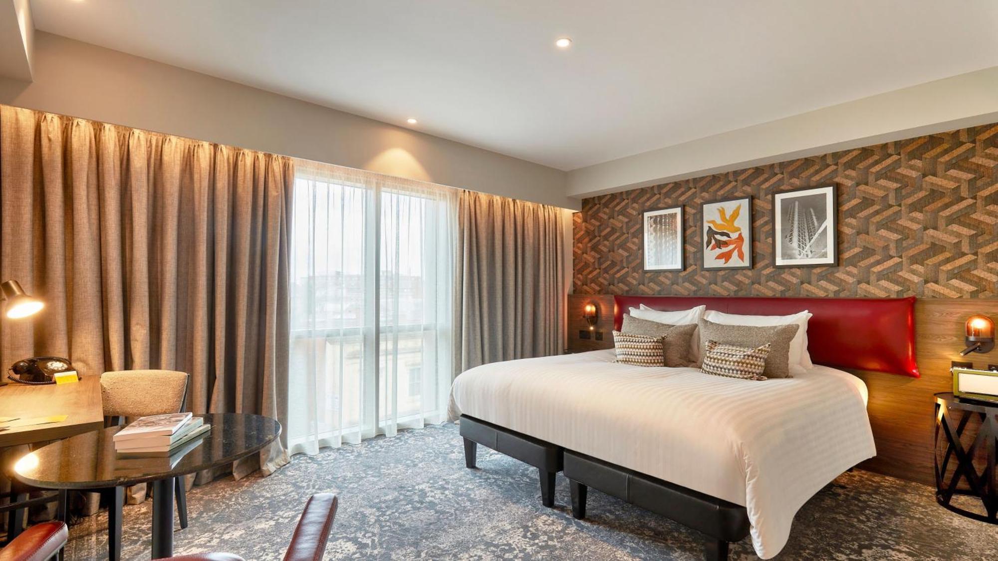 Standard Queen Room Accessible