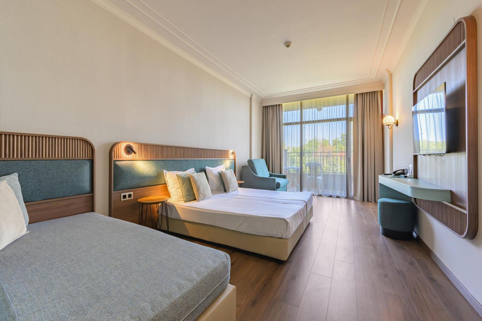 Deluxe Family Room