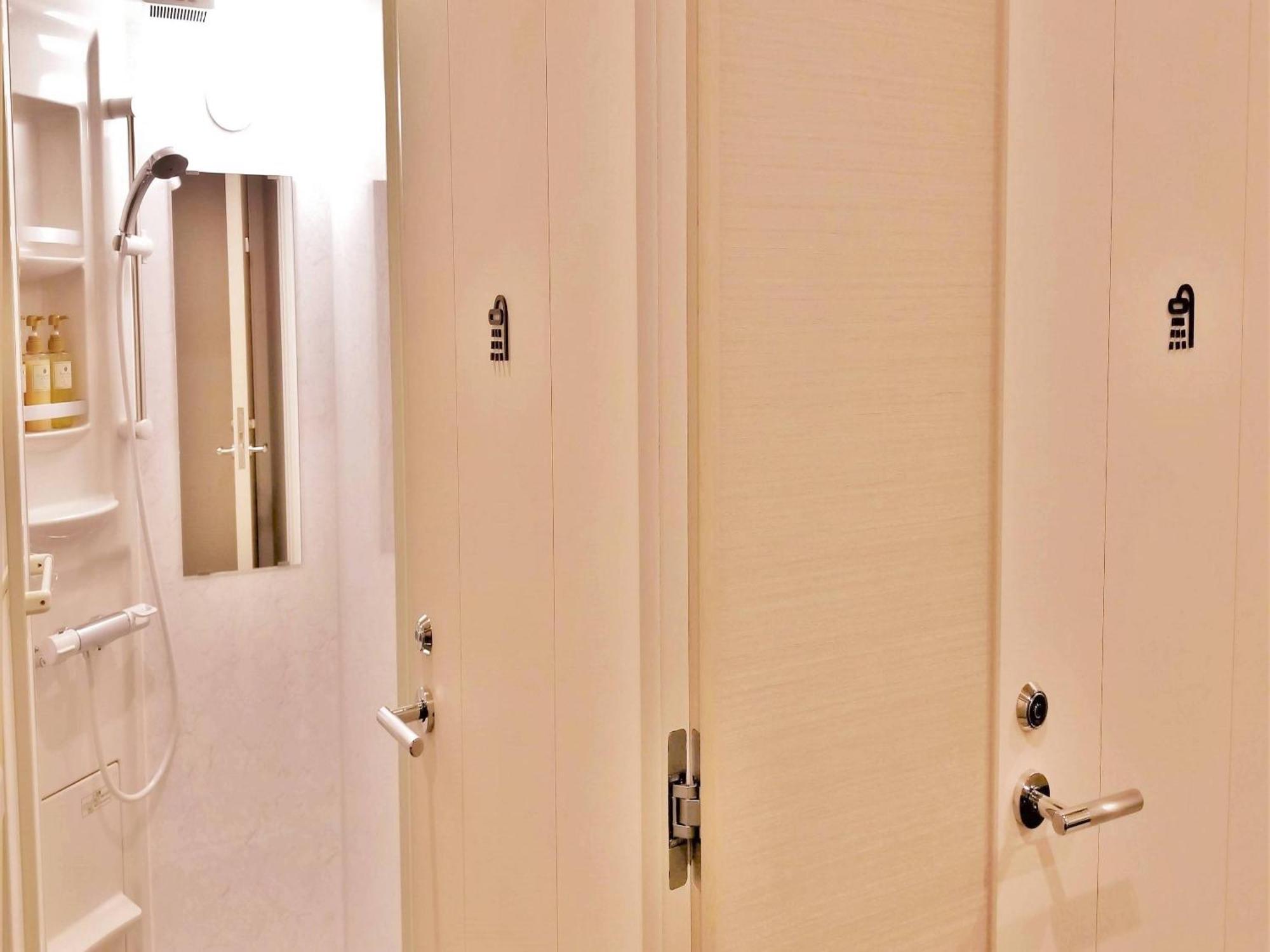 Standard Capsule Room Male