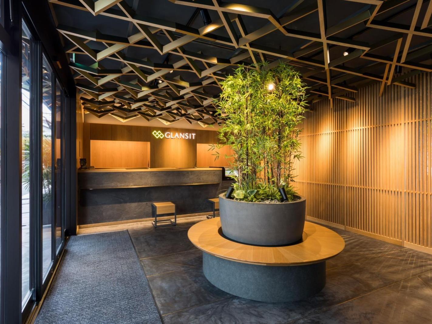 Standard Capsule Room Male