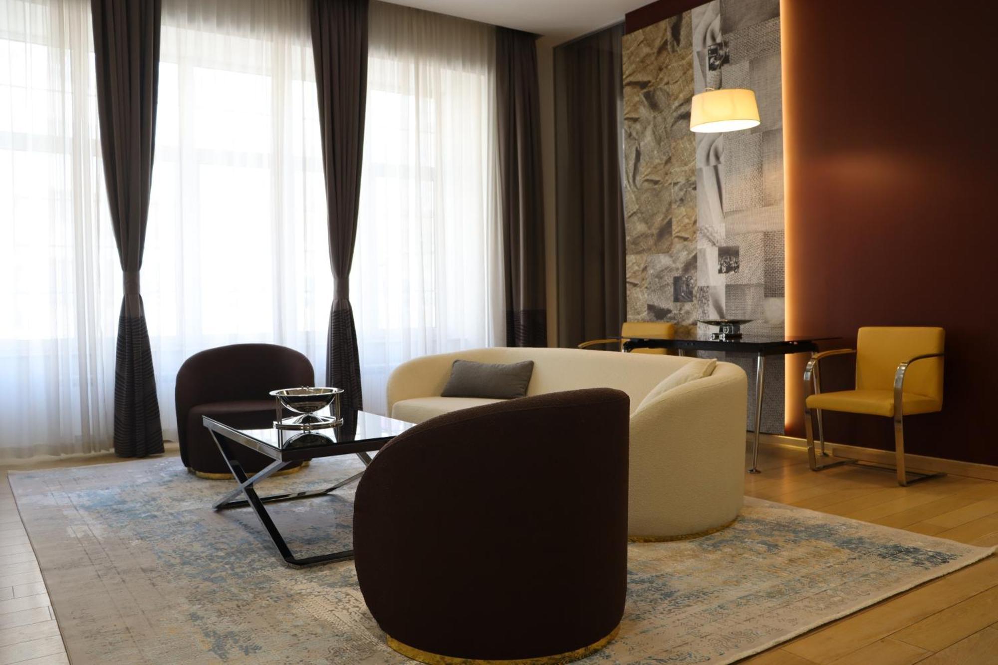 Superior One-Bedroom Apartment