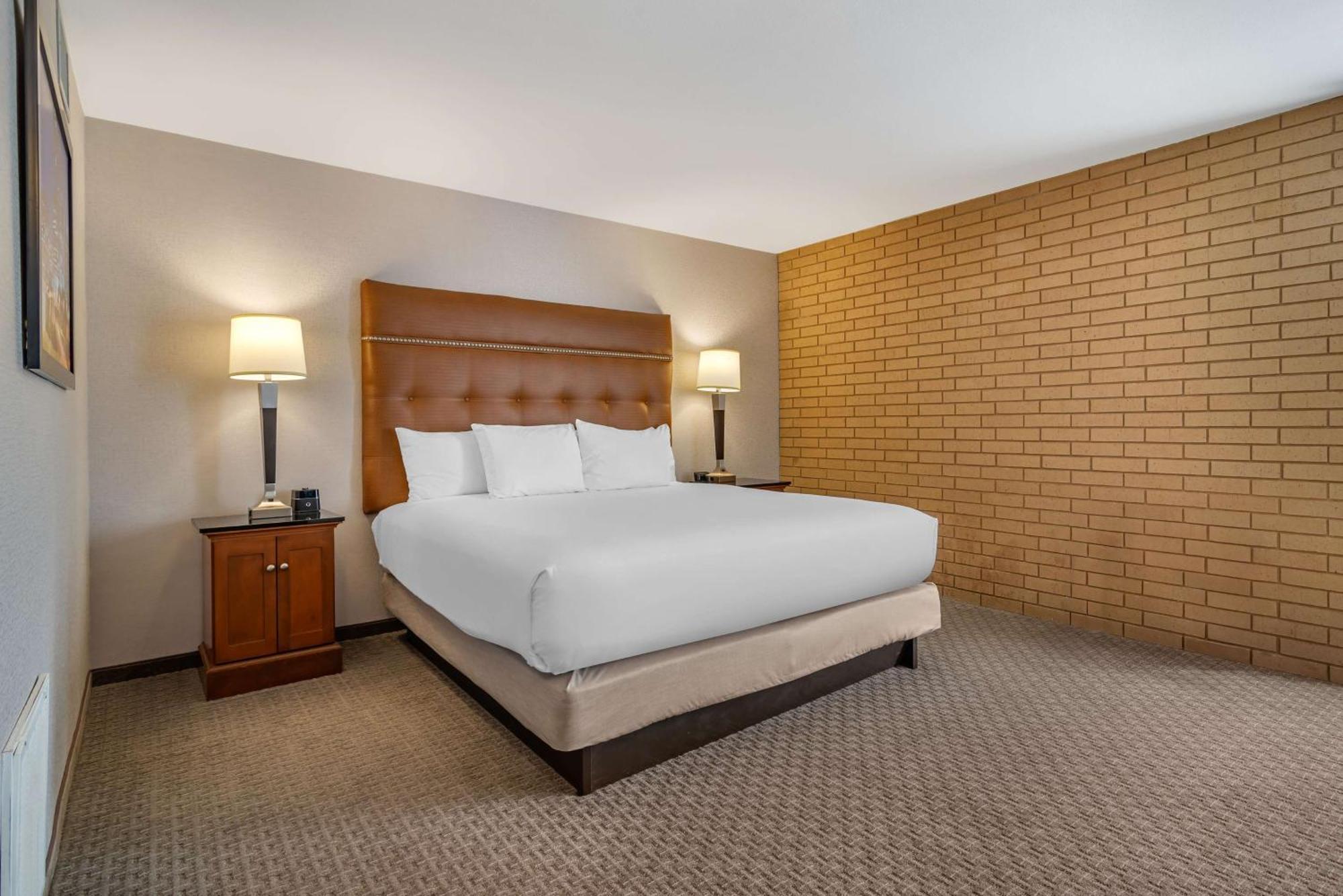 Spacious King Suite – High Floor
