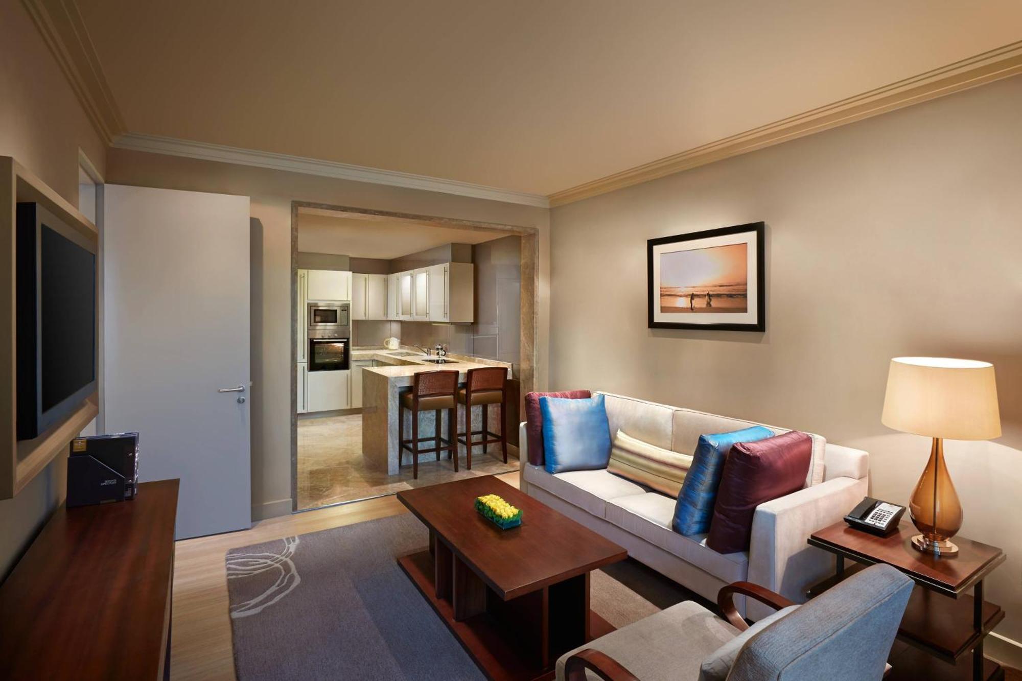 One-Bedroom Apartment 1 Queen – South Wing