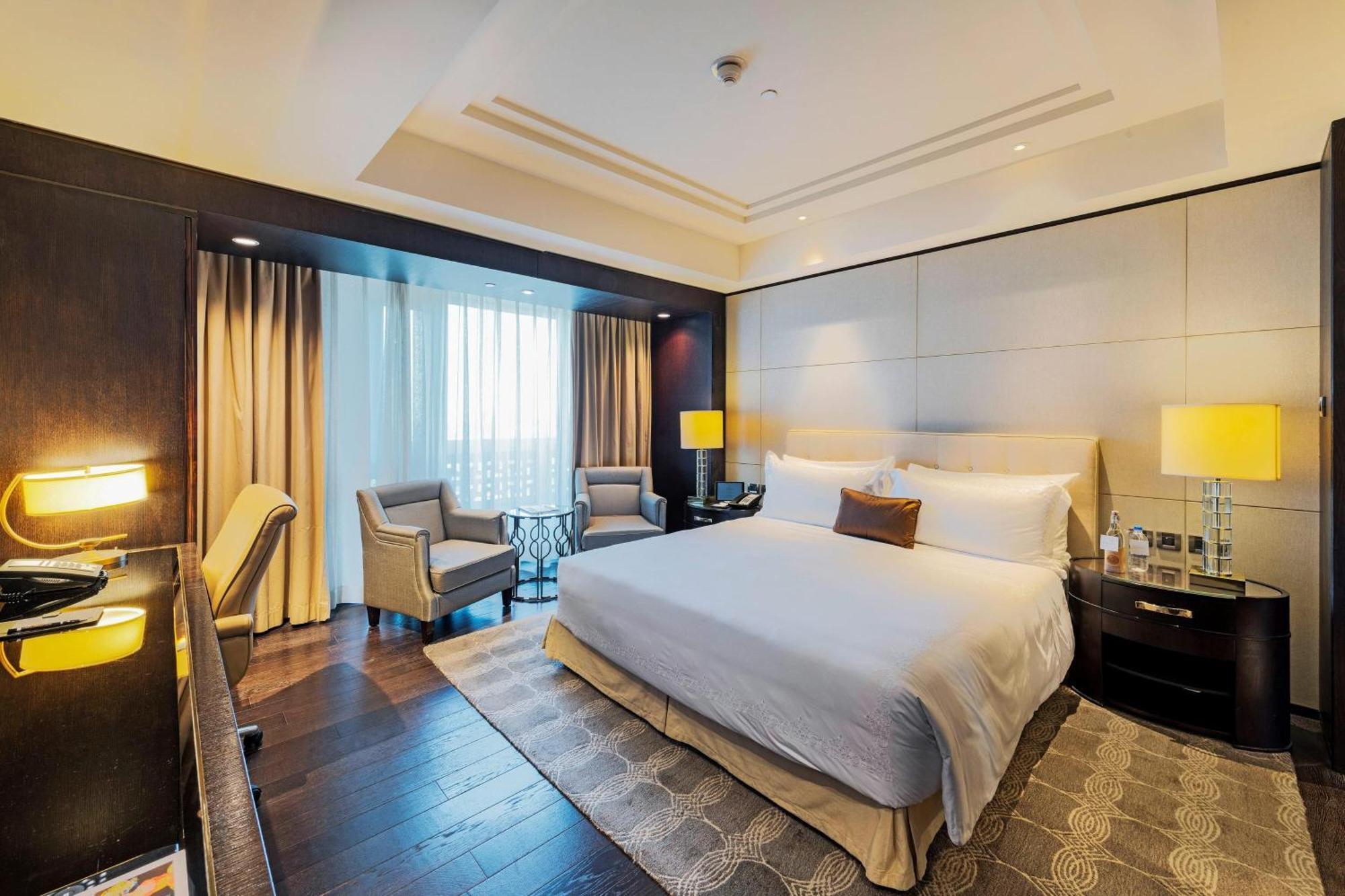Executive Club Guest room 1 Queen or 2 Twin or Single Beds