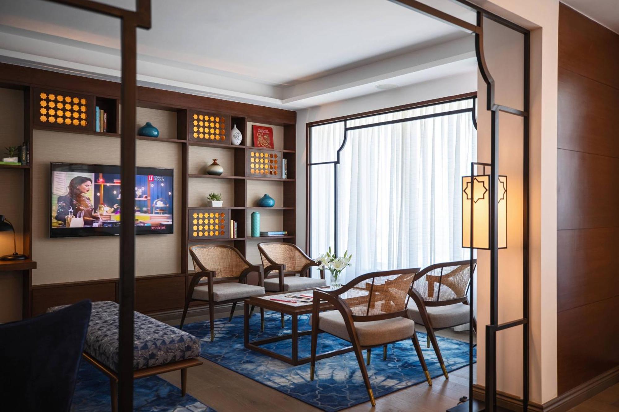 Executive Room 1 King Club benefits INR 500 meal credit per of Food & Beverages Laundry One way Airport Transfers need 4 hours prior request