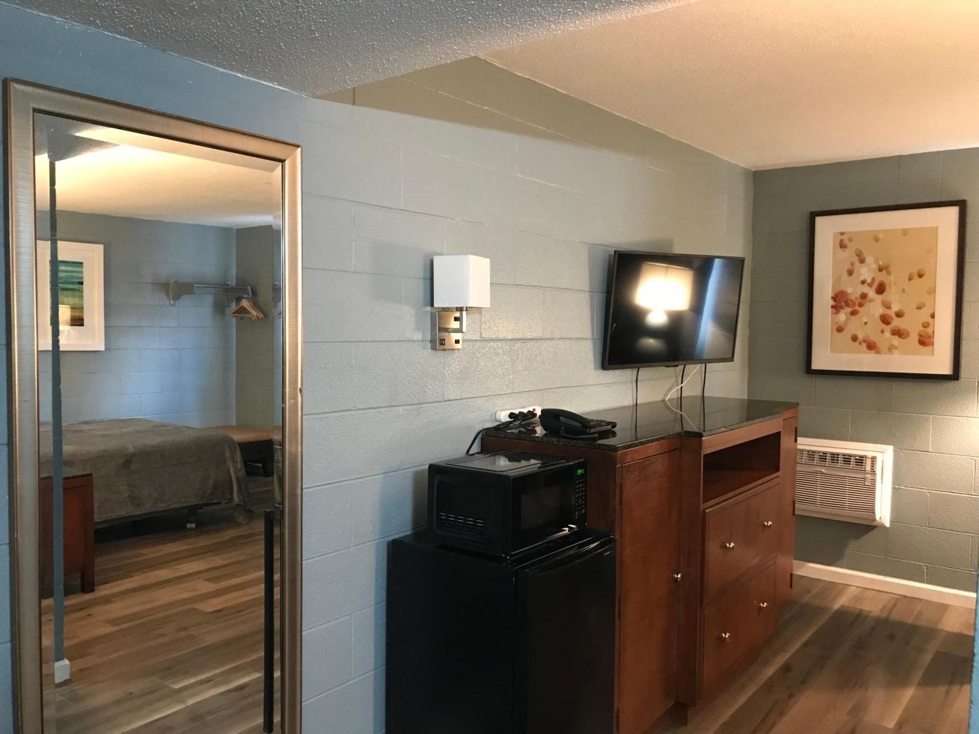 Queen Room - Non-Smoking