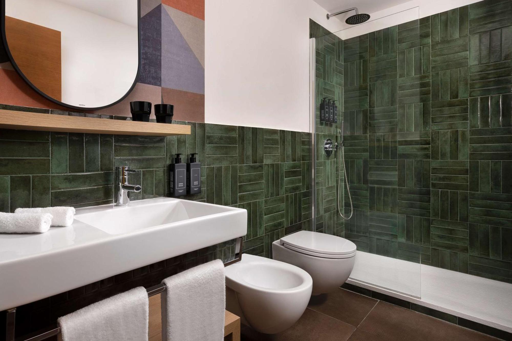Queen Room Mobility Access
