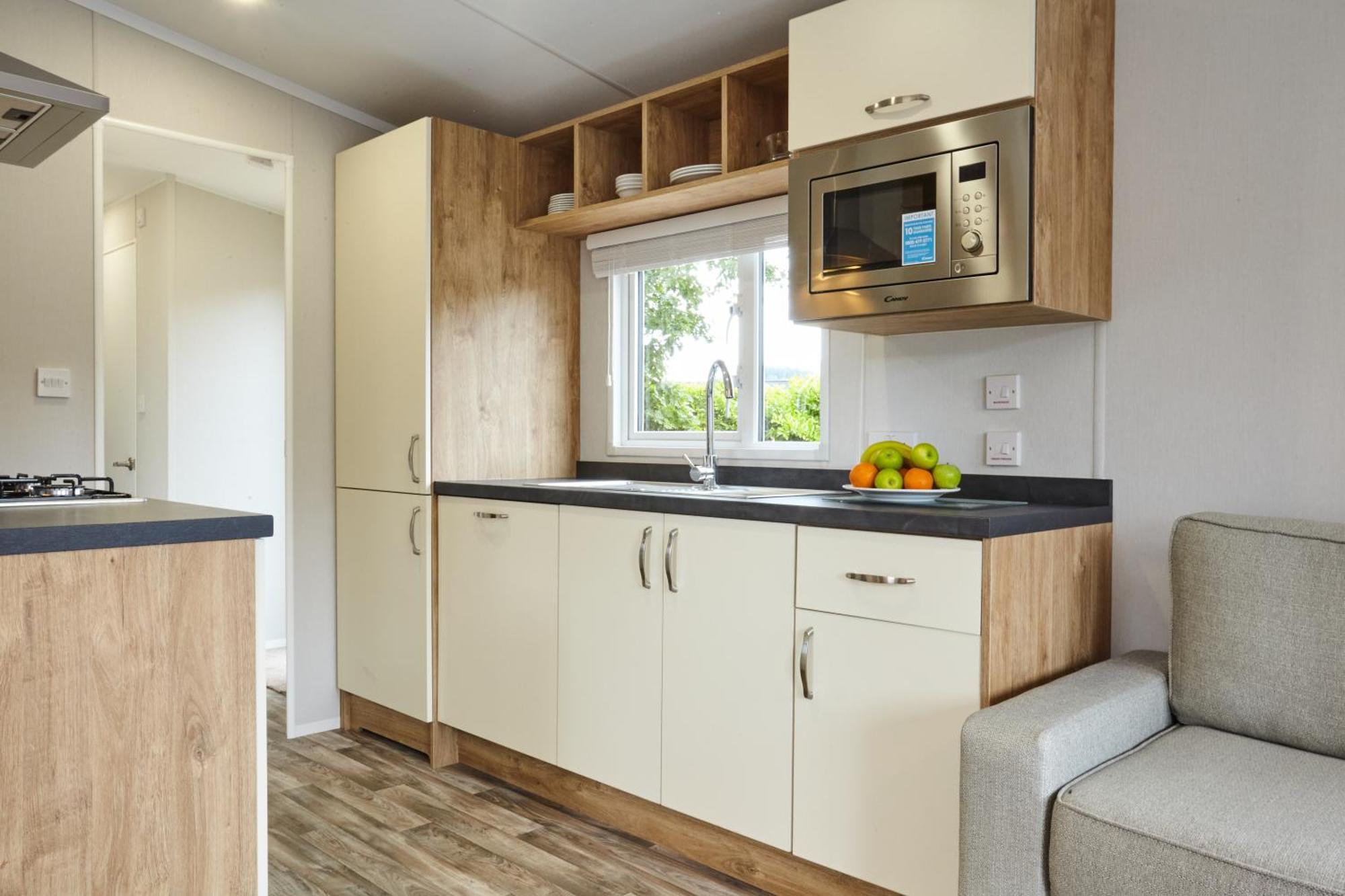Comfort 3 Bedroom Caravan Hot Tub Pet Friendly