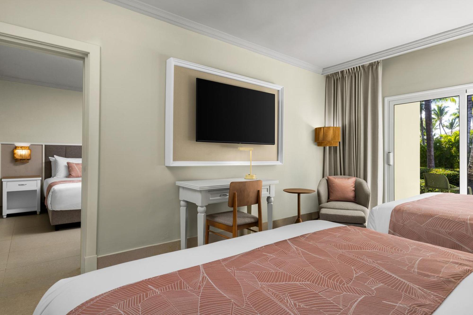 Club Junior Familiensuite mit 1 Kingsize-Bett, 2 Queensize-Betten und tropischer Aussicht