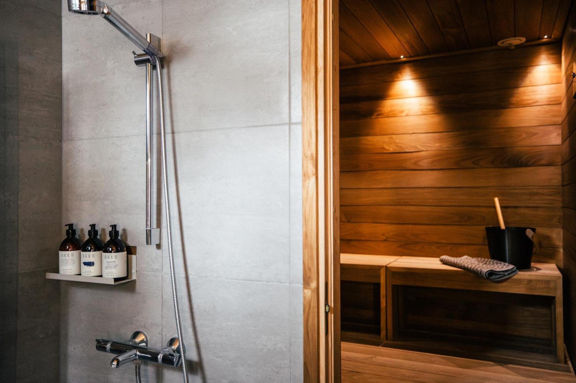 Premium Glass Apartment Sauna Hot Spa