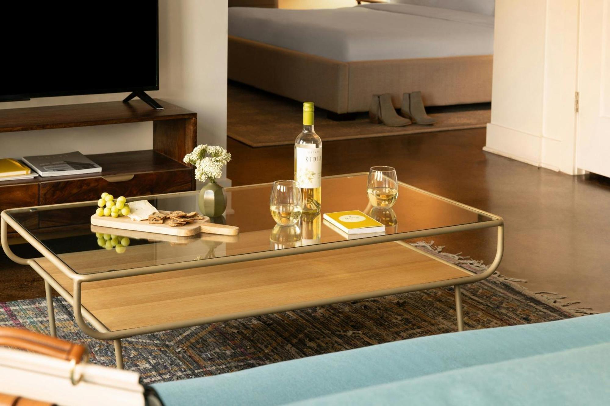 Spacious Studio Apartment King Sofa Bed