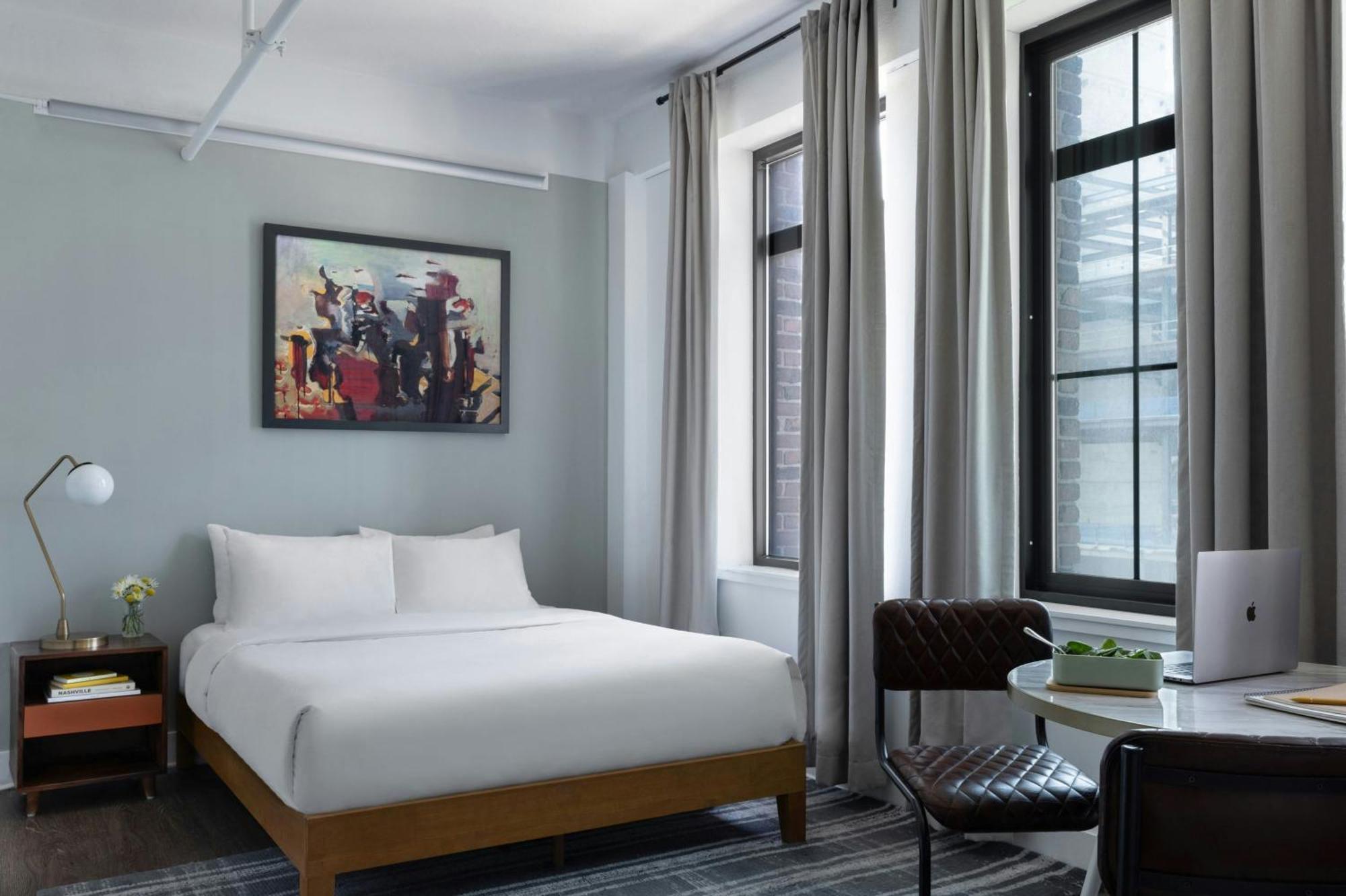Studio Apartment Queen Bed
