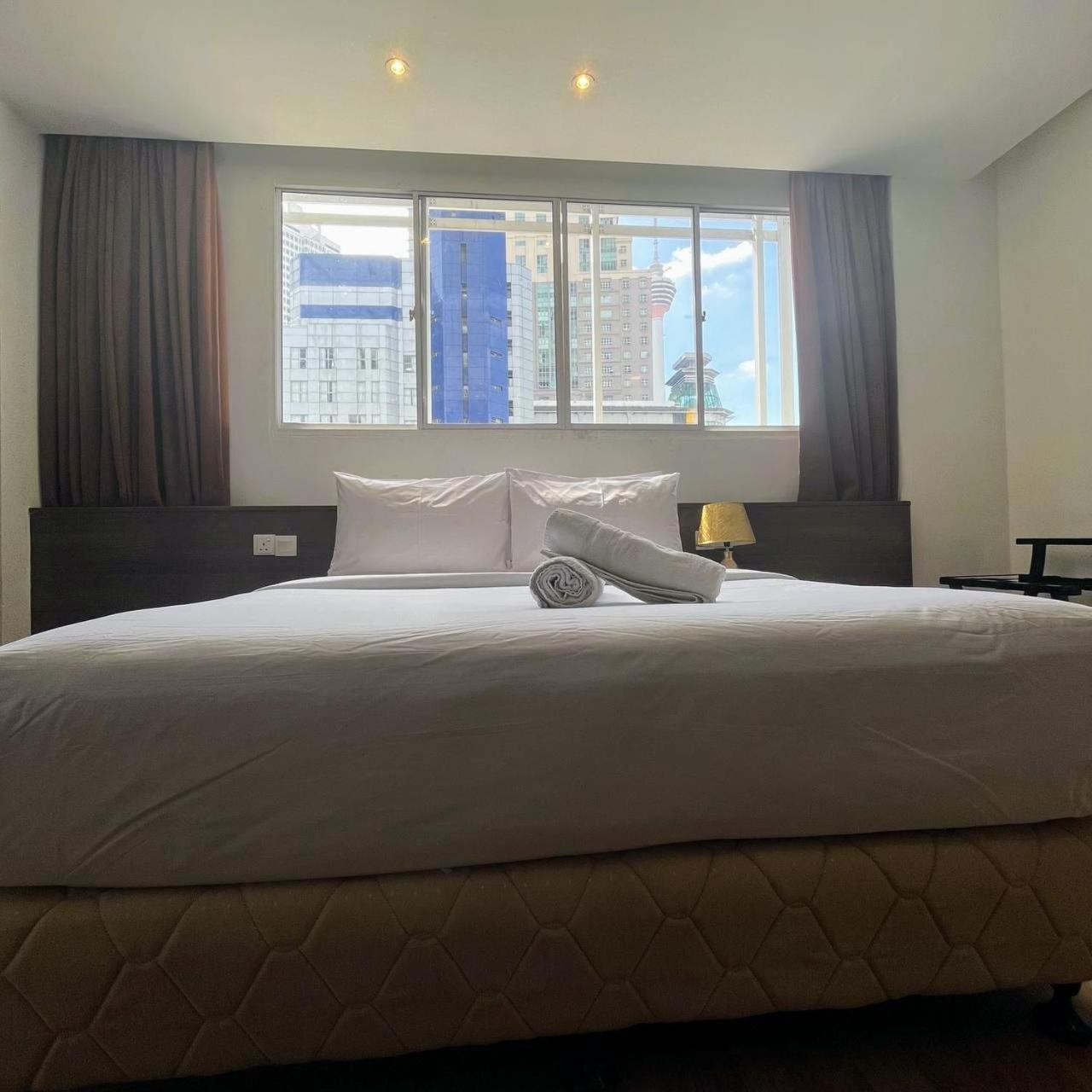Deluxe Suite Window No View