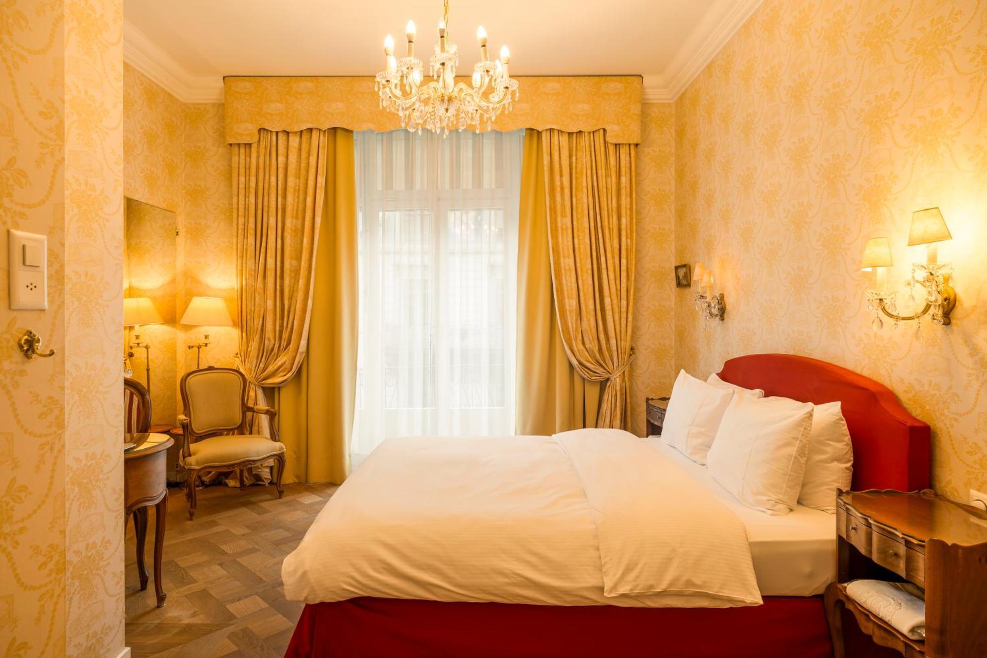 Double Room Queen Size Bed