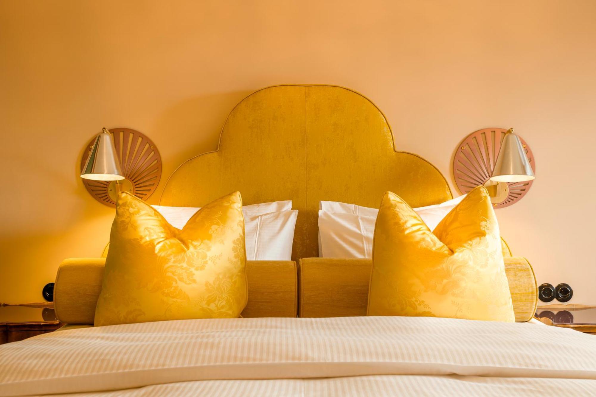 Double Room Queen Size Bed