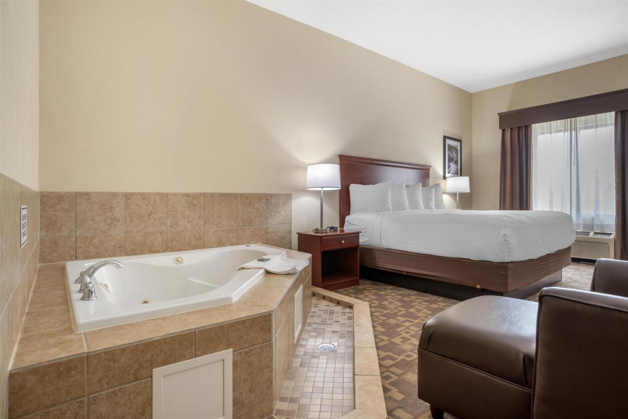 King Room Whirlpool Non-Smoking
