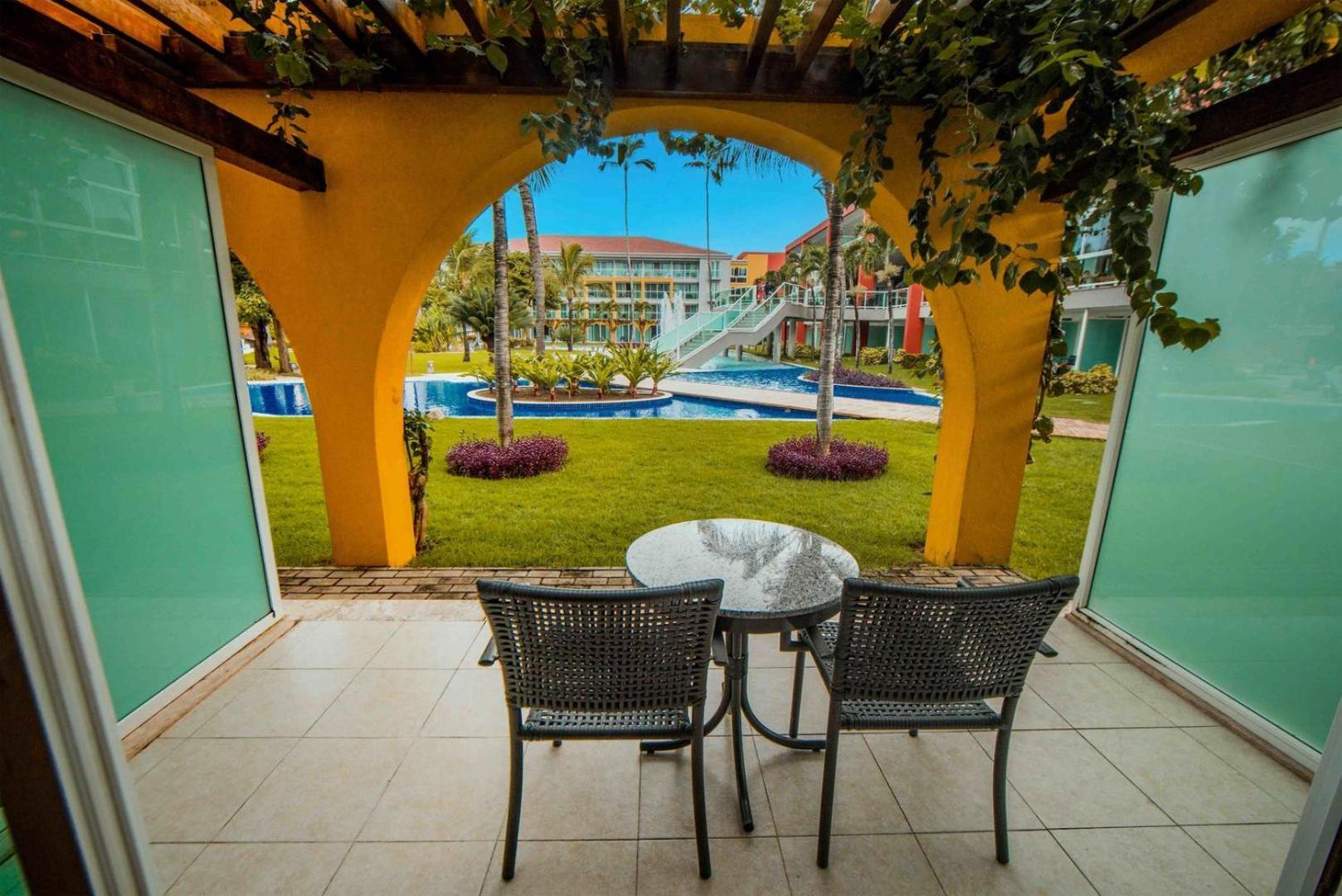 Habitación de lujo con vistas a la piscina