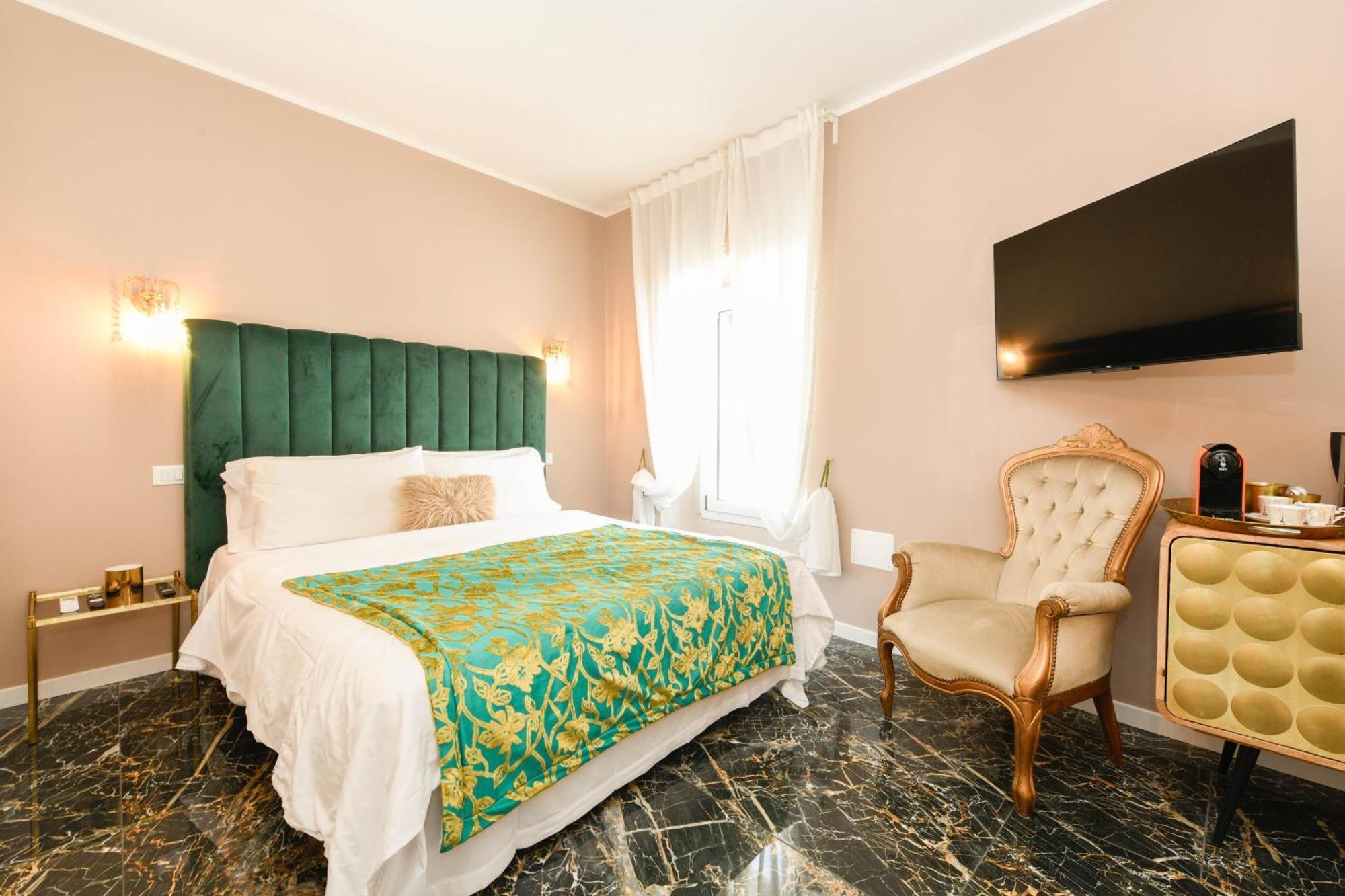 Deluxe Queen Room