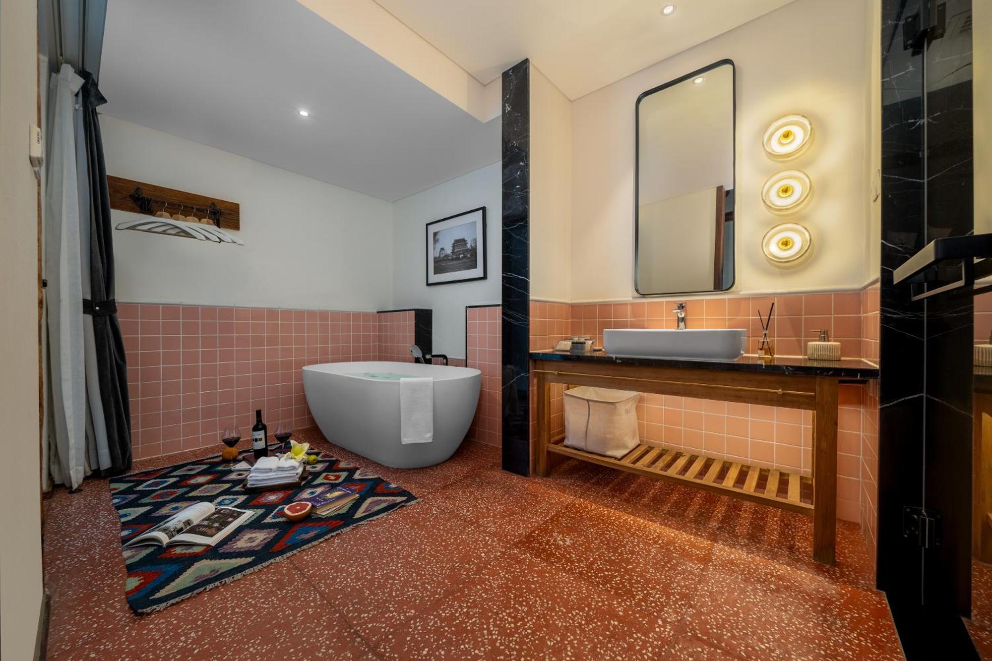 Deluxe Double Room Bath