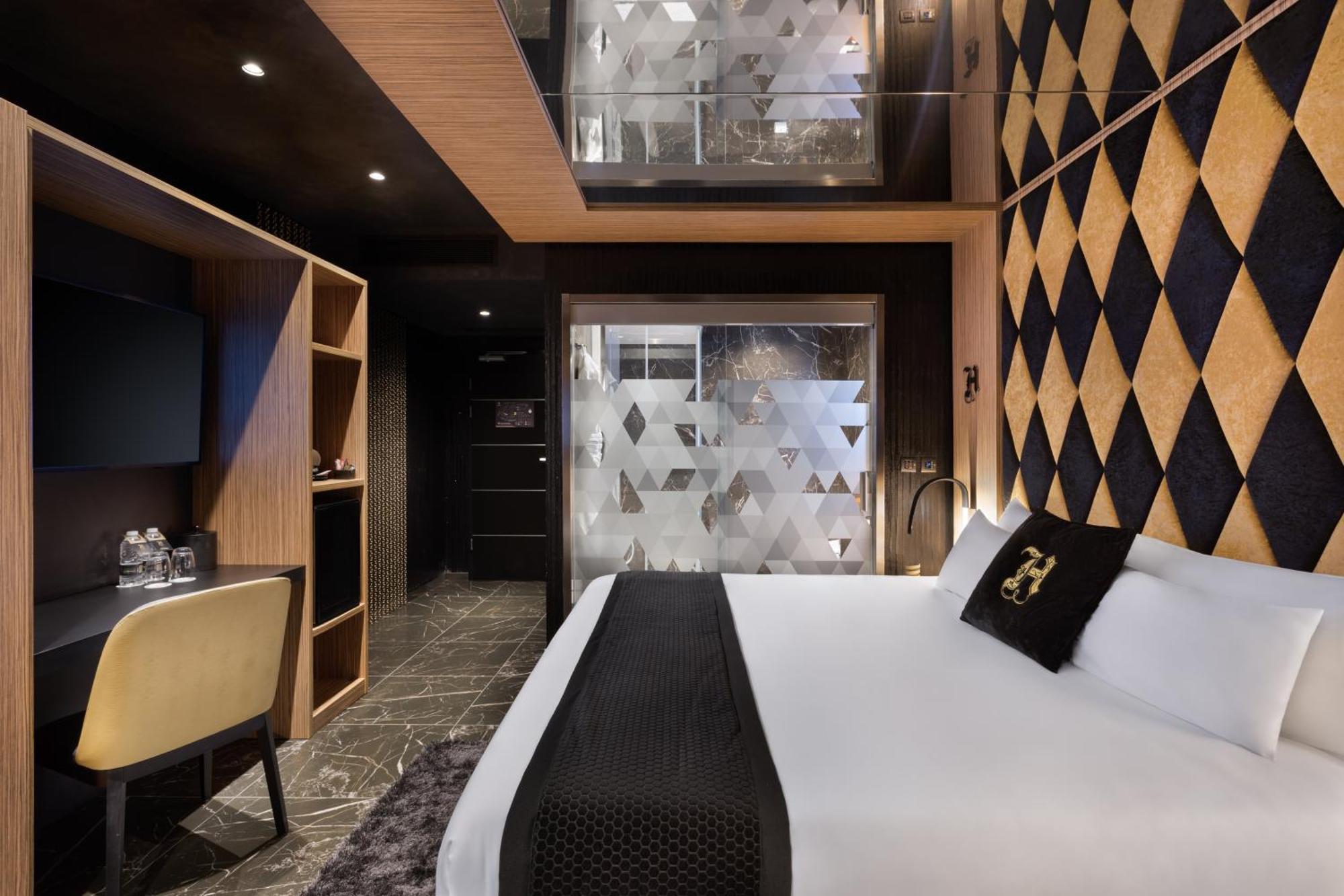 Elegant Room Spa Access