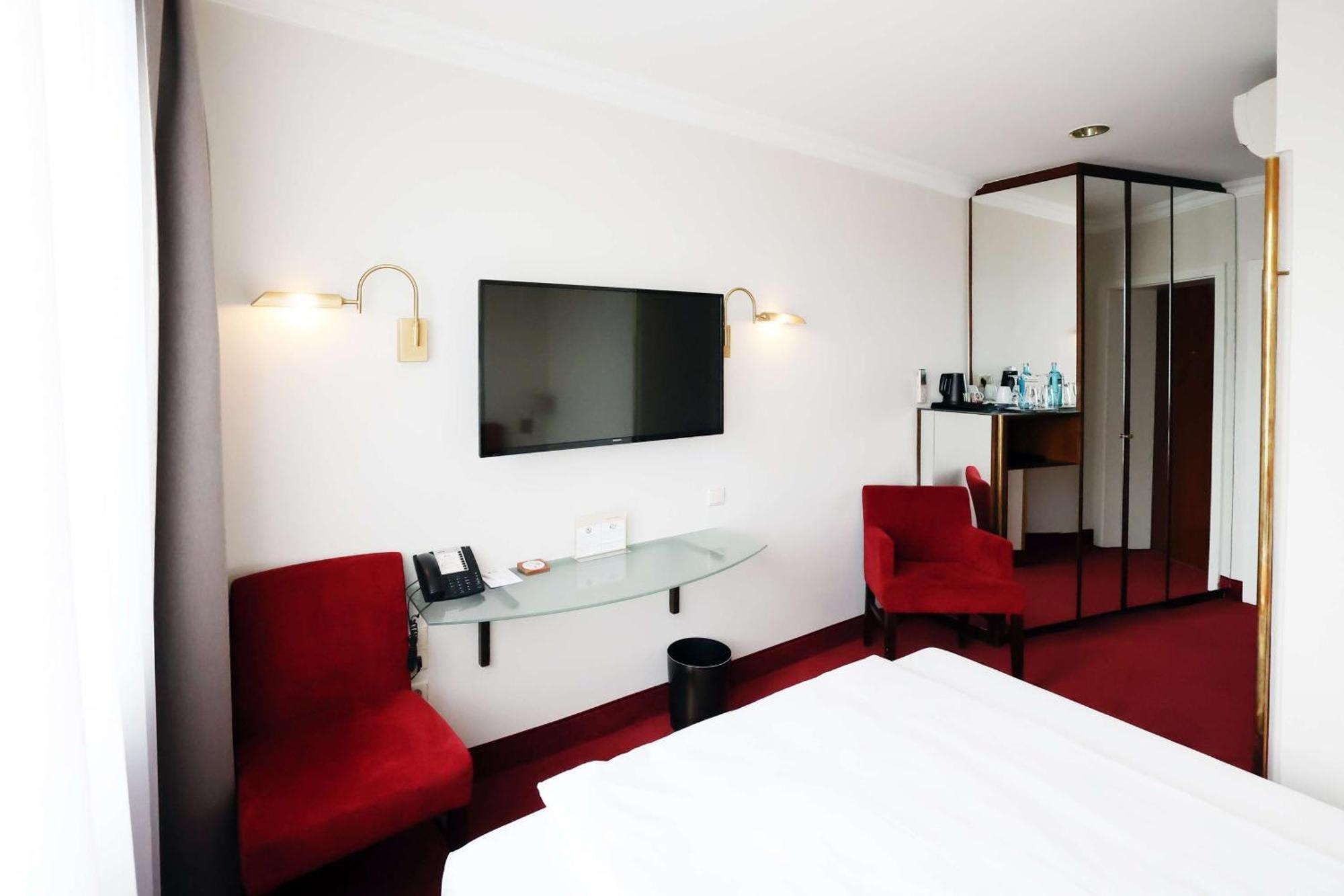Standard Queen Room