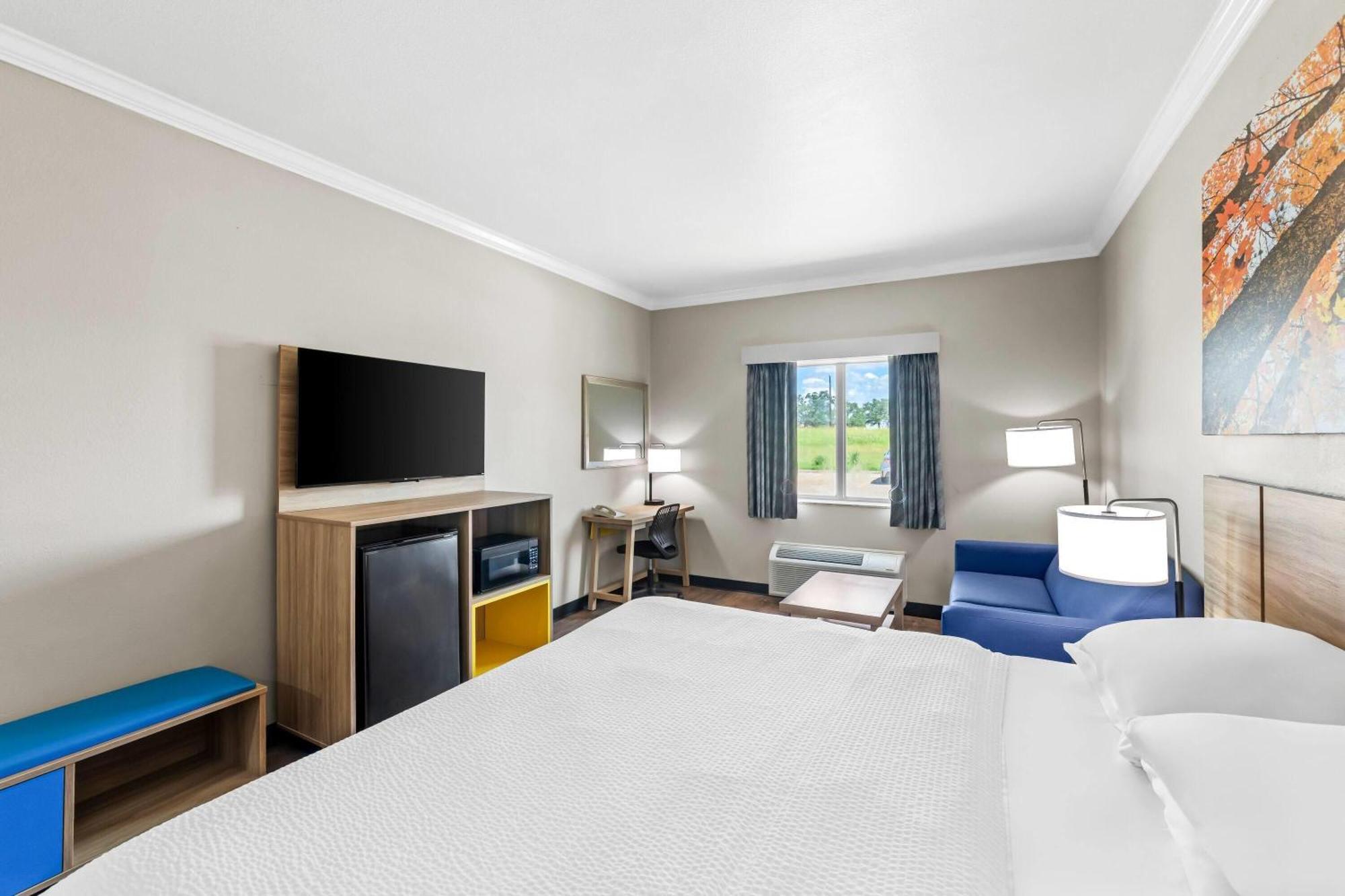 Deluxe King Room Disability Access Non-Smoking
