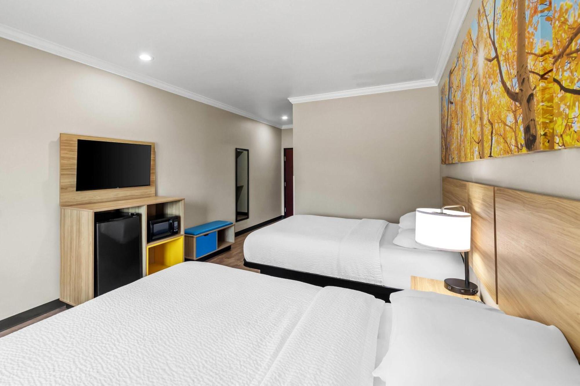 Queen Room Two Queen Beds Non-Smoking