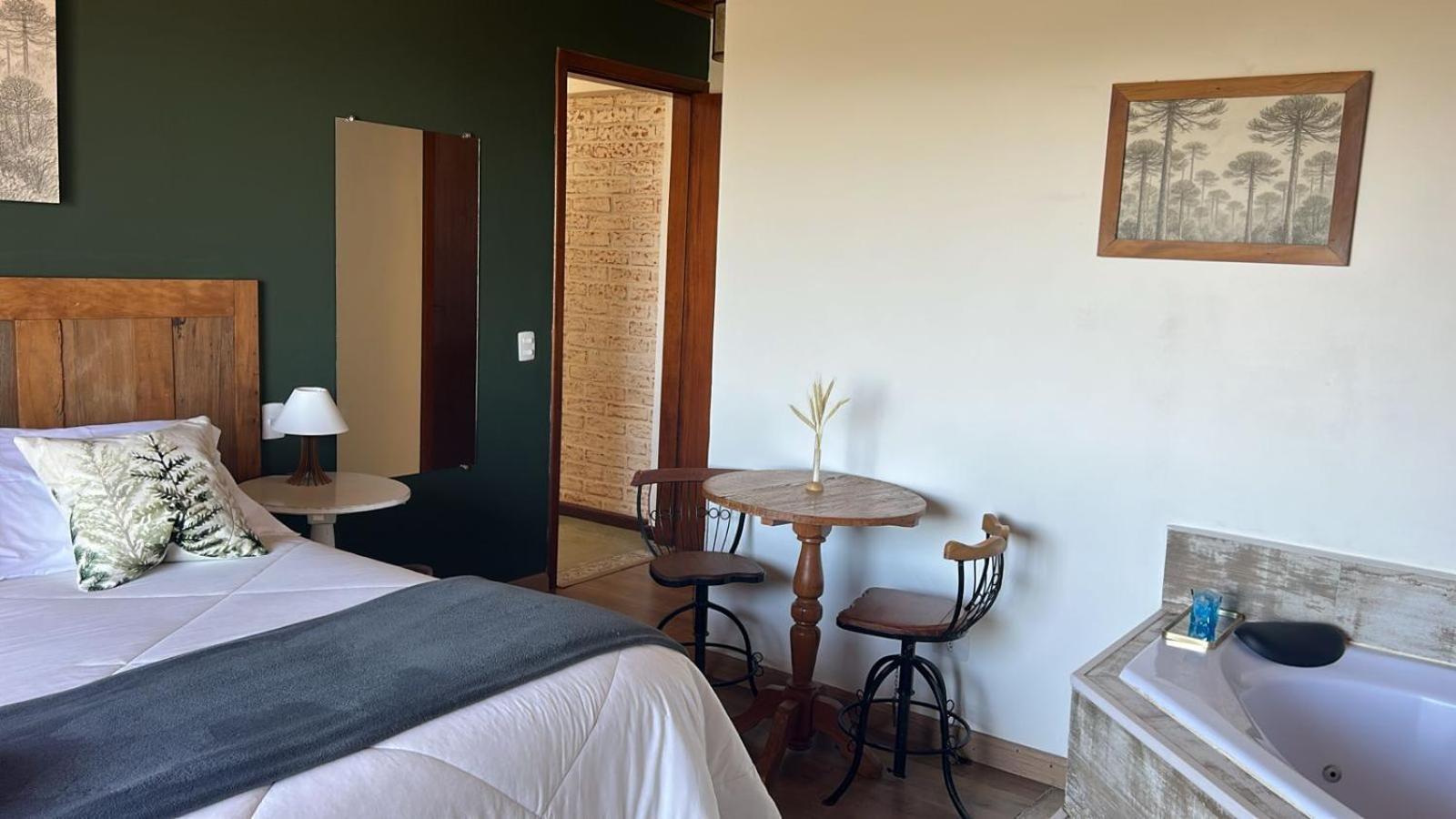 Quarto Duplo com Banheira de Hidromassagem