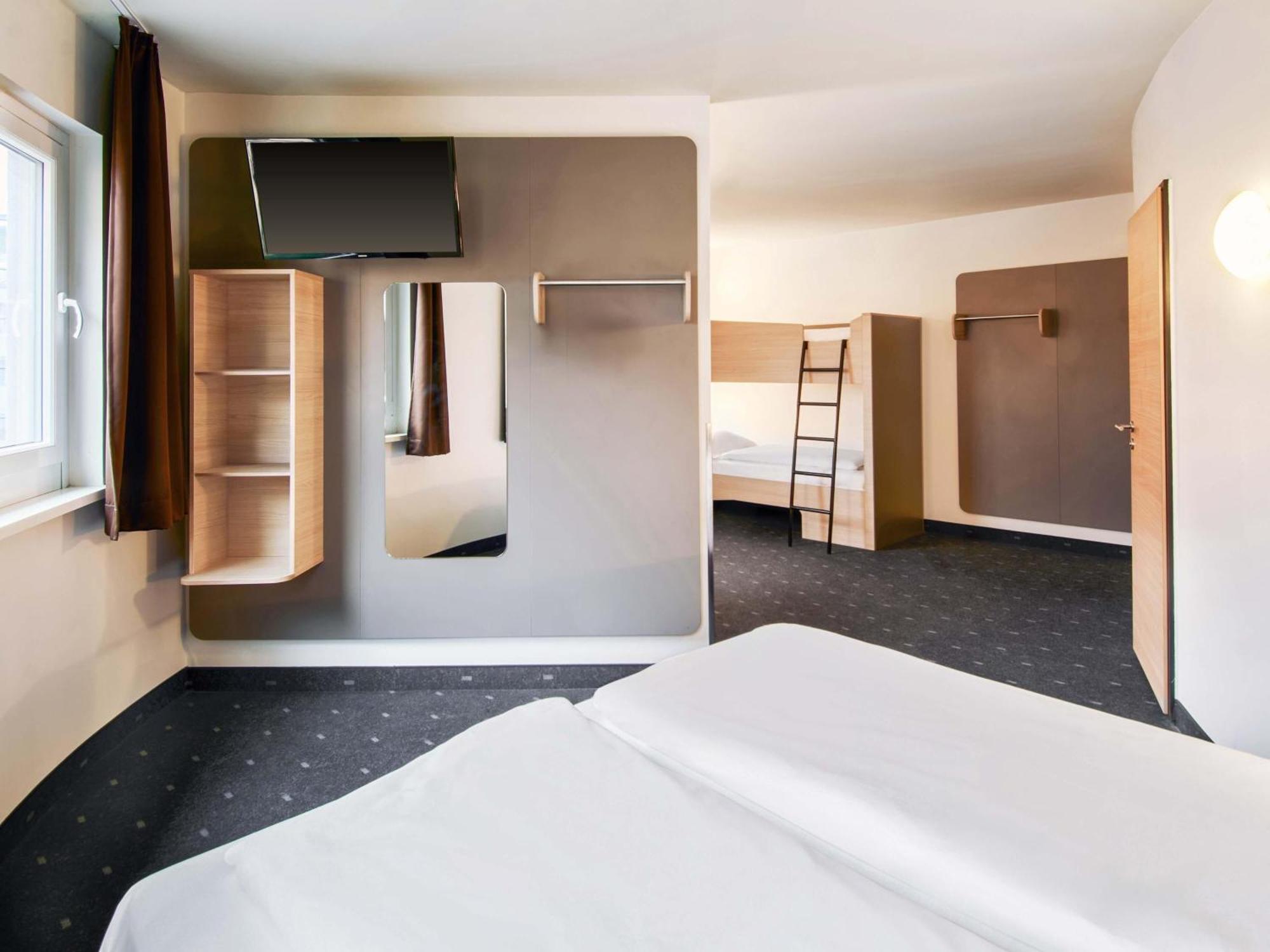 Family Room,1703564344:JPEG