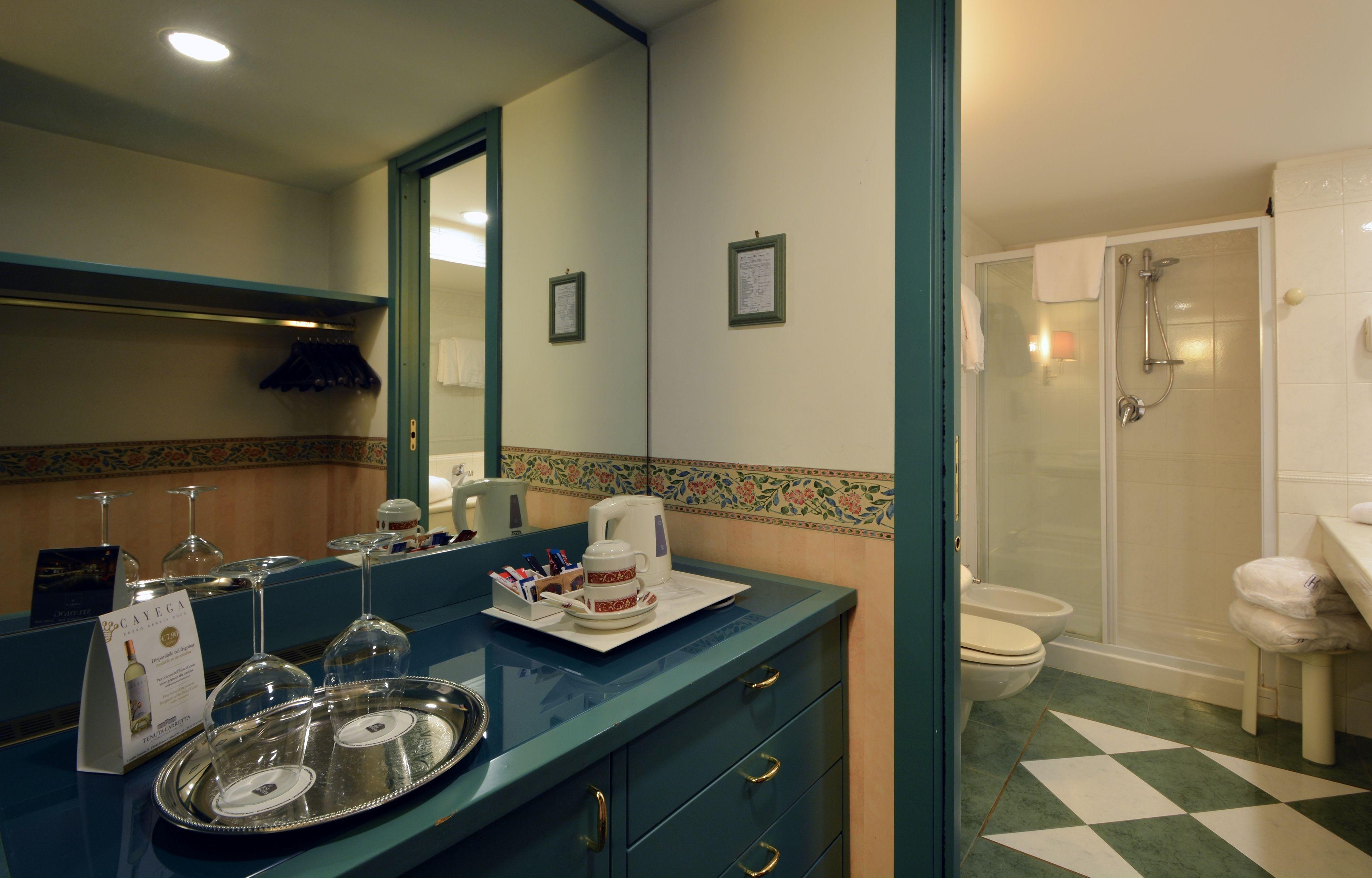 Junior Queen Suite