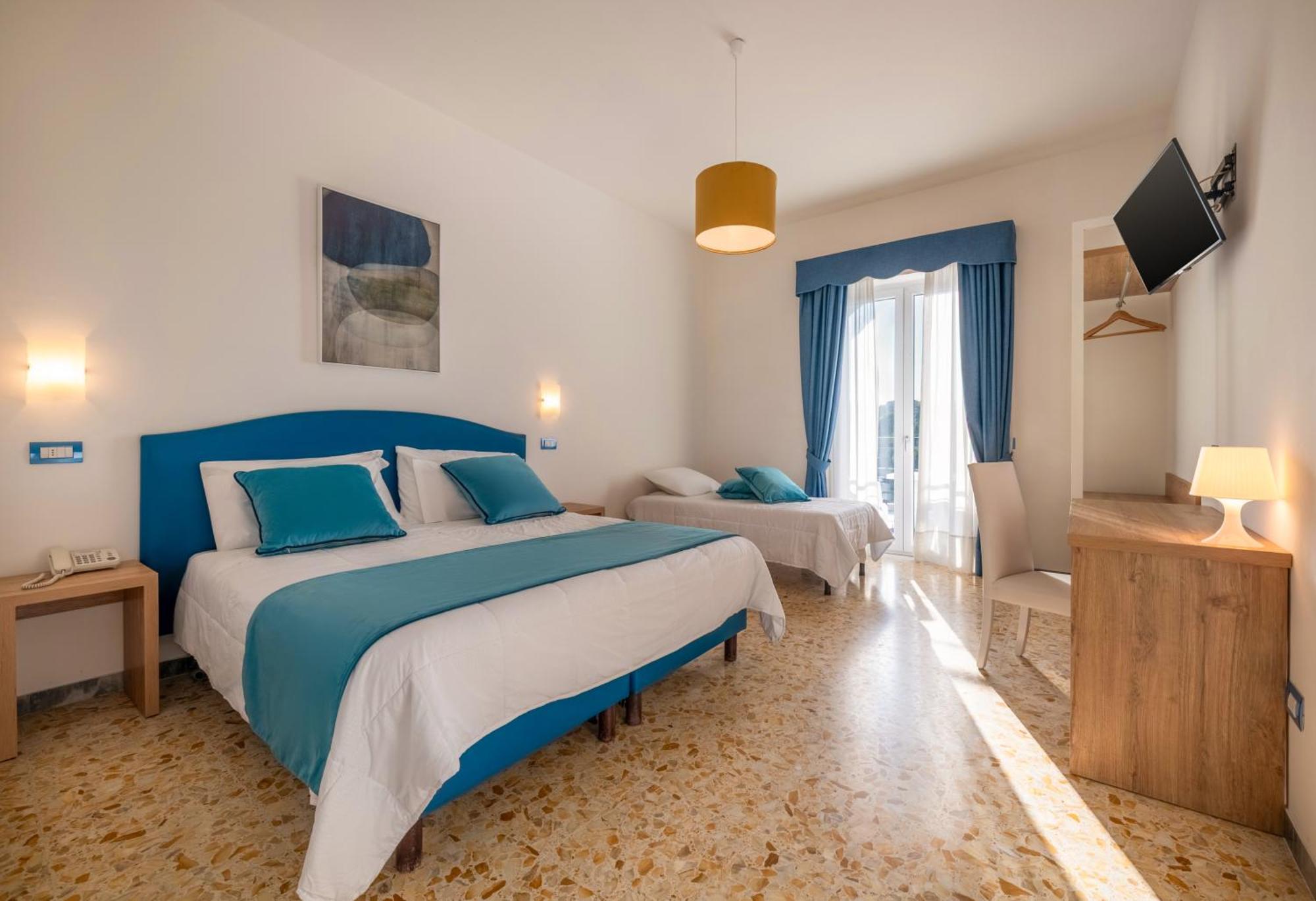 Triple Room Balcony Sea View