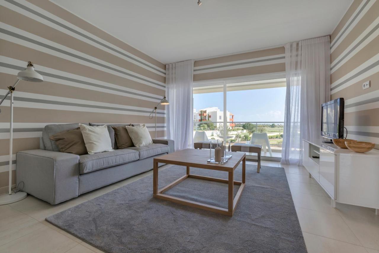 One-Bedroom Apartment Golf View