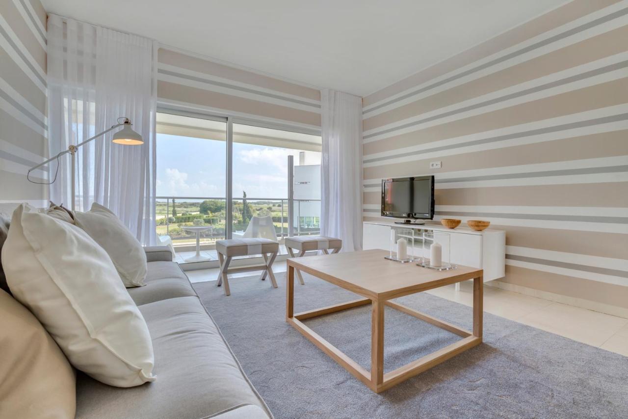 One-Bedroom Apartment Golf View