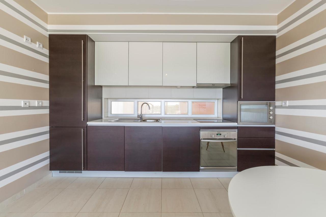 One-Bedroom Apartment Golf View