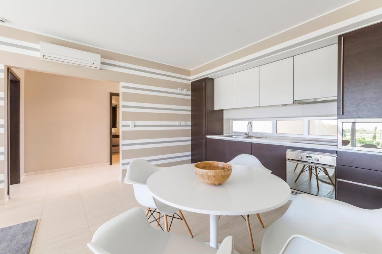 One-Bedroom Apartment Golf View