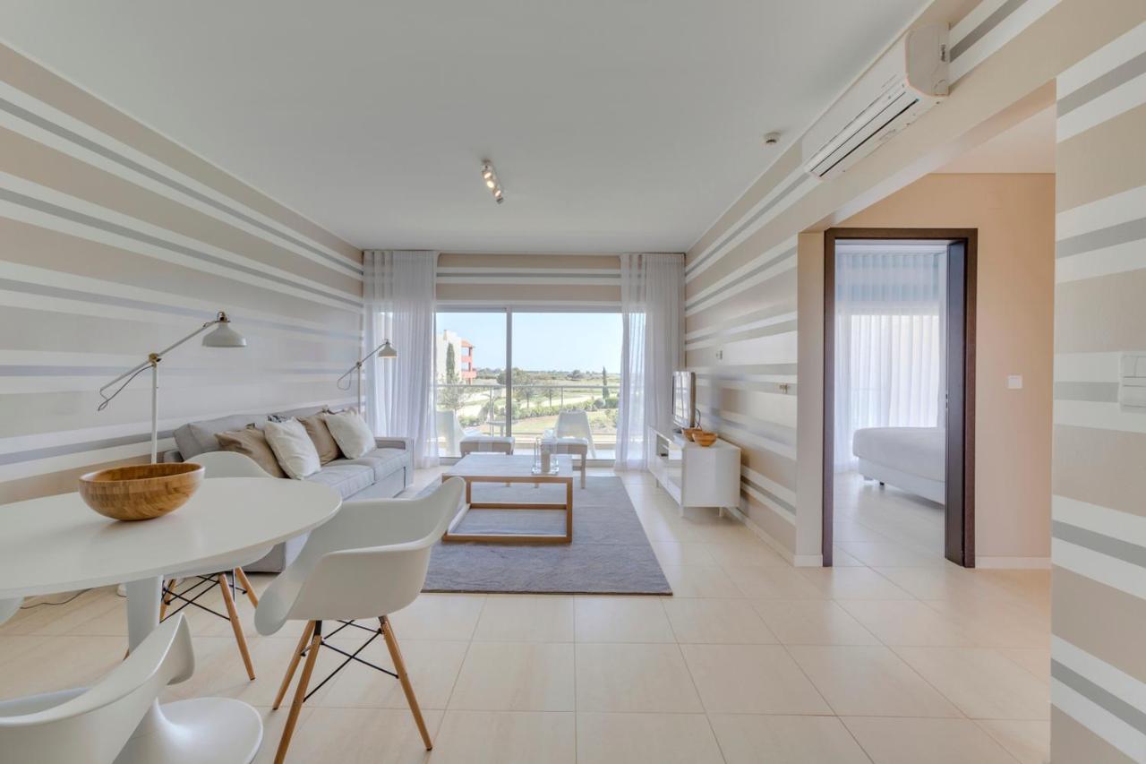 One-Bedroom Apartment Golf View
