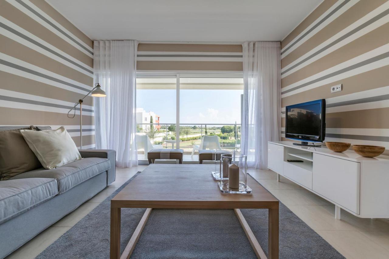 One-Bedroom Apartment Golf View