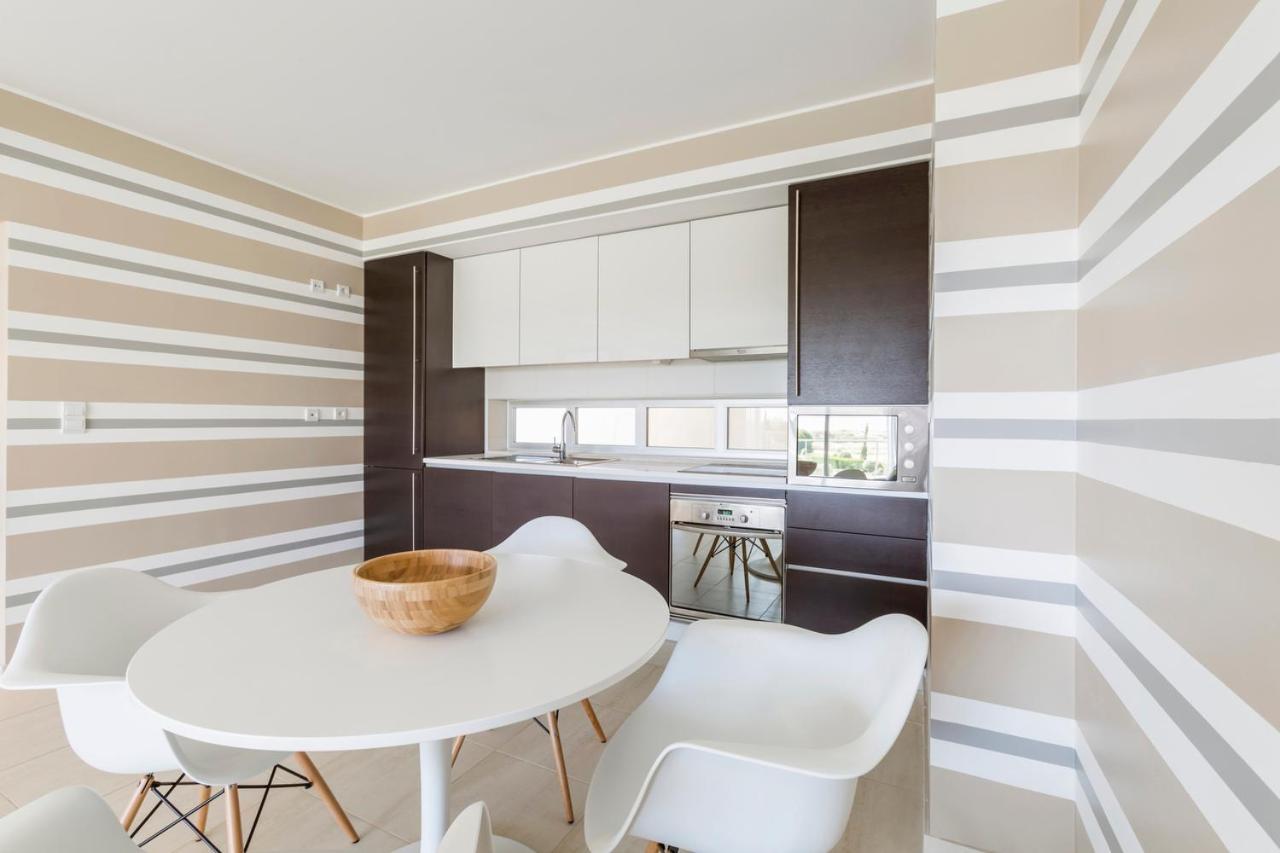 One-Bedroom Apartment Golf View