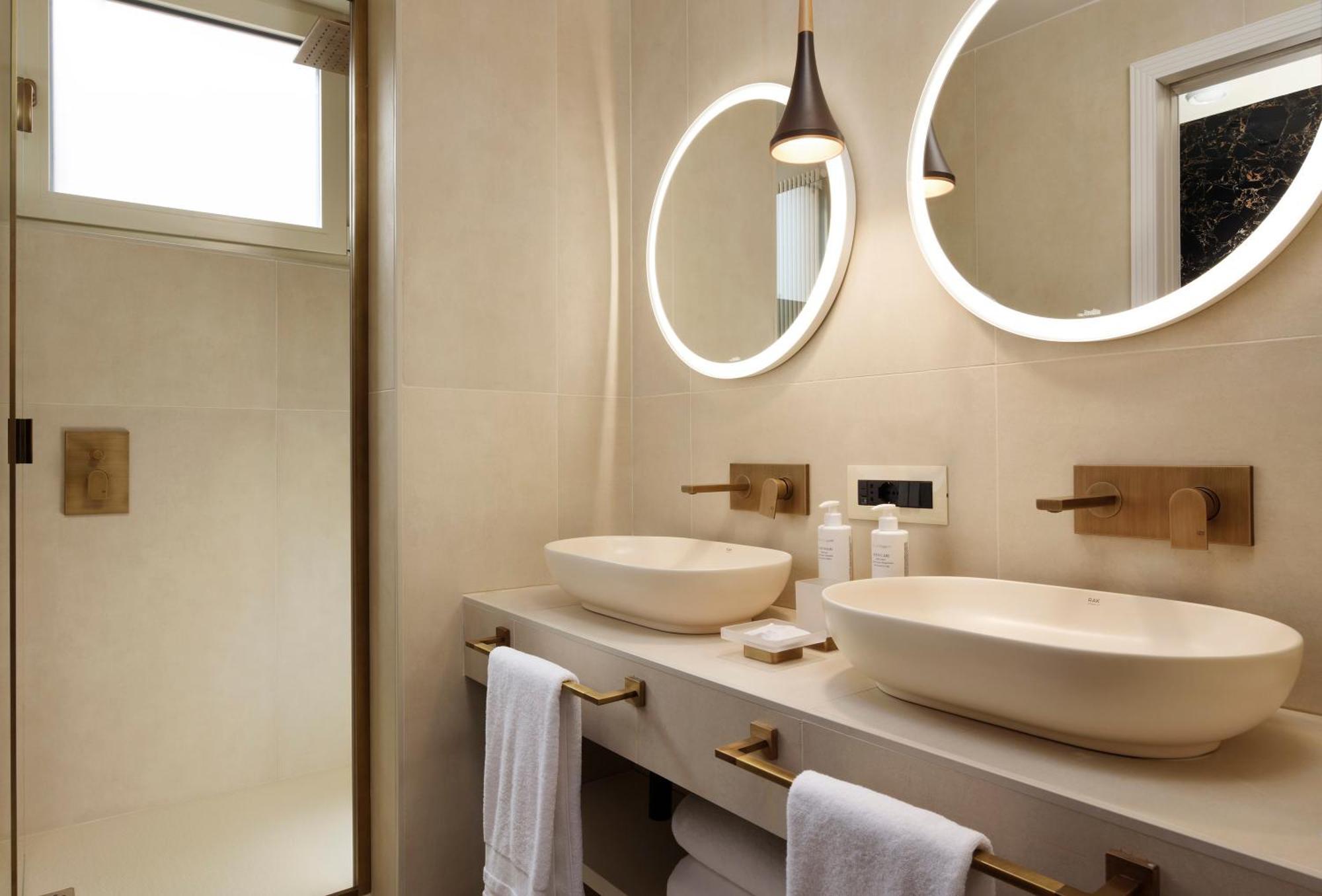 Superior Executive canopy bed