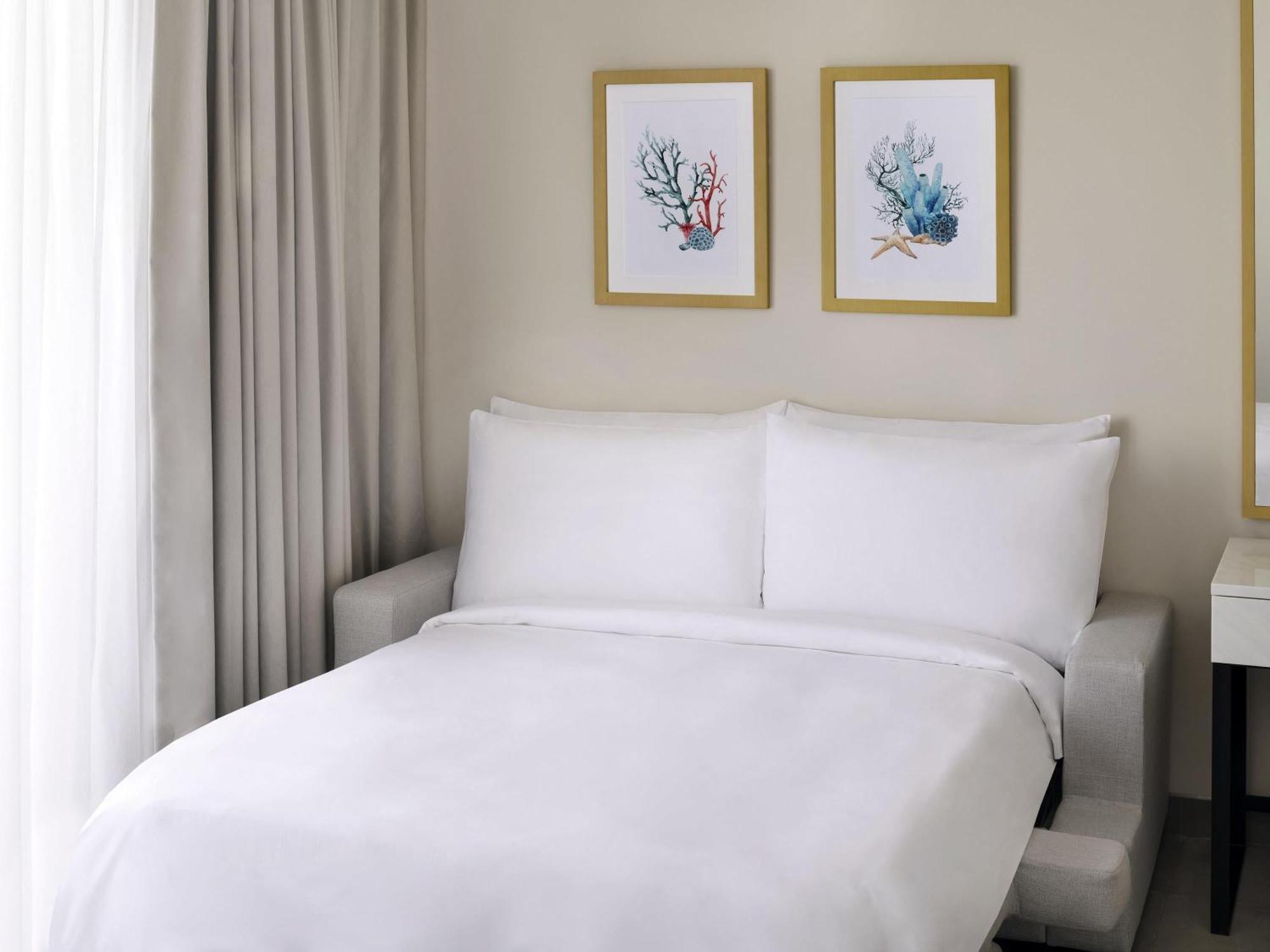 Deluxe Beach Pool King Room Sea View