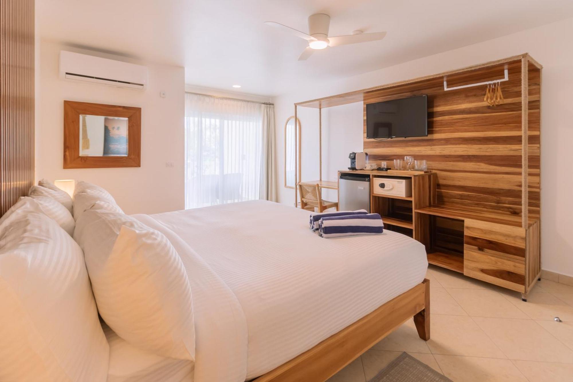 Deluxe King Balcony Ocean View