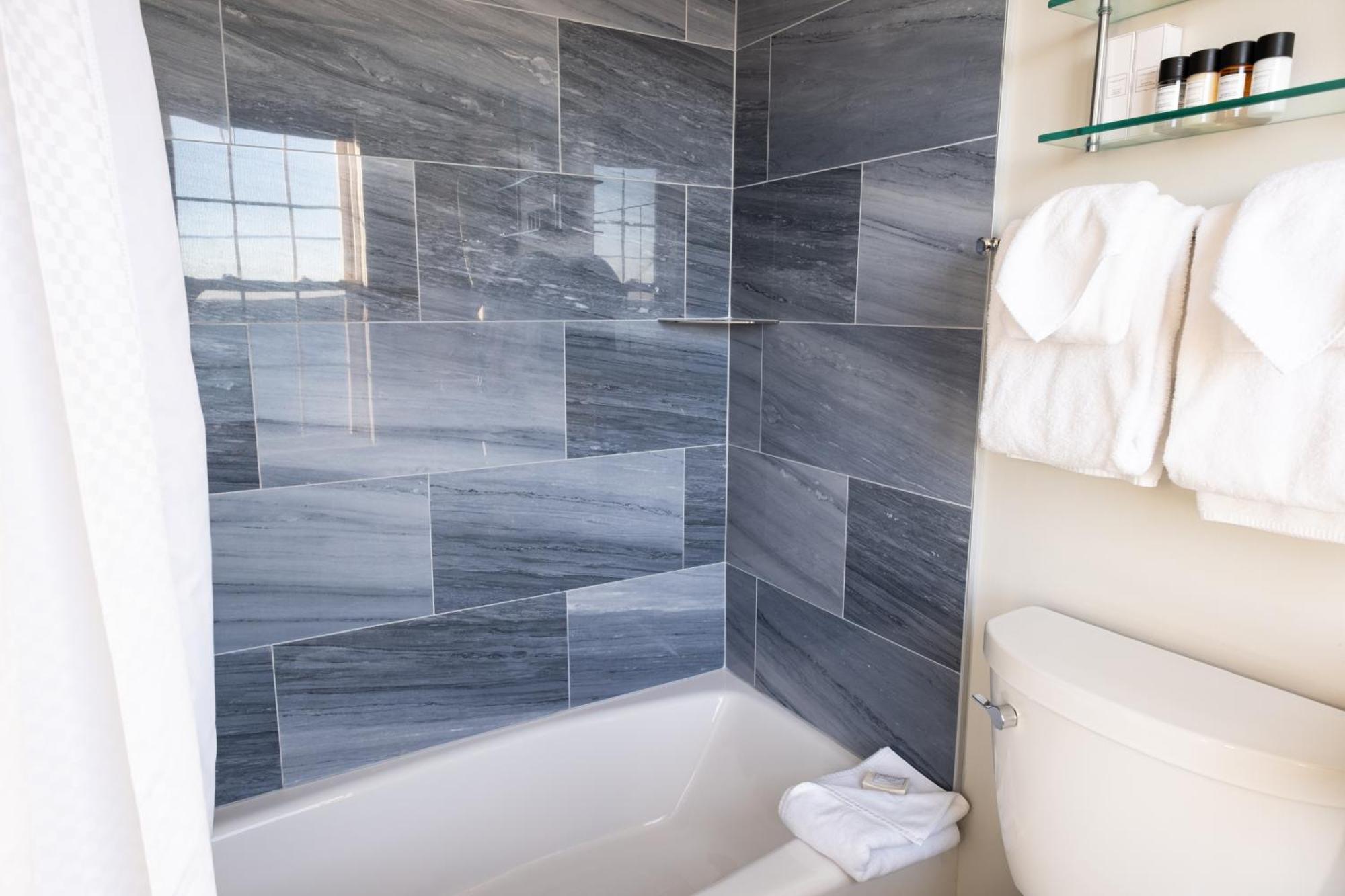 Deluxe King | Ocean View