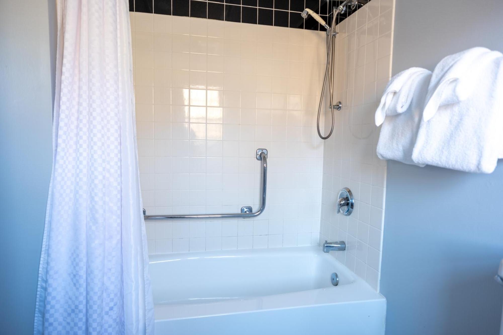 King Room | Pet-Friendly