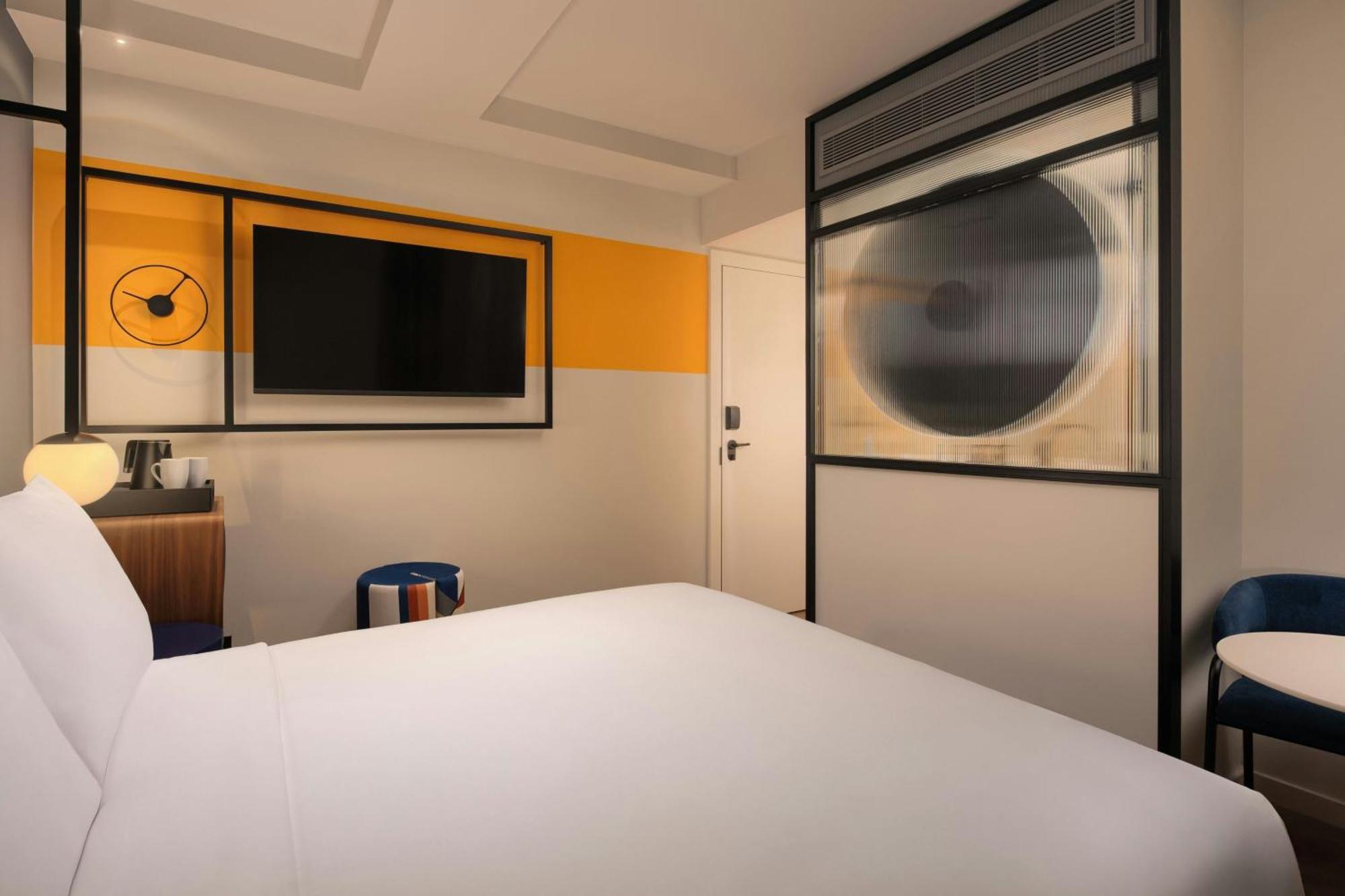 Aloft Queen Room