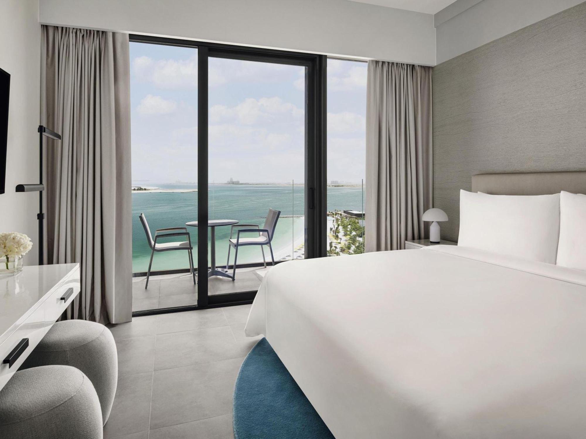 Deluxe Beach Pool King Room Sea View