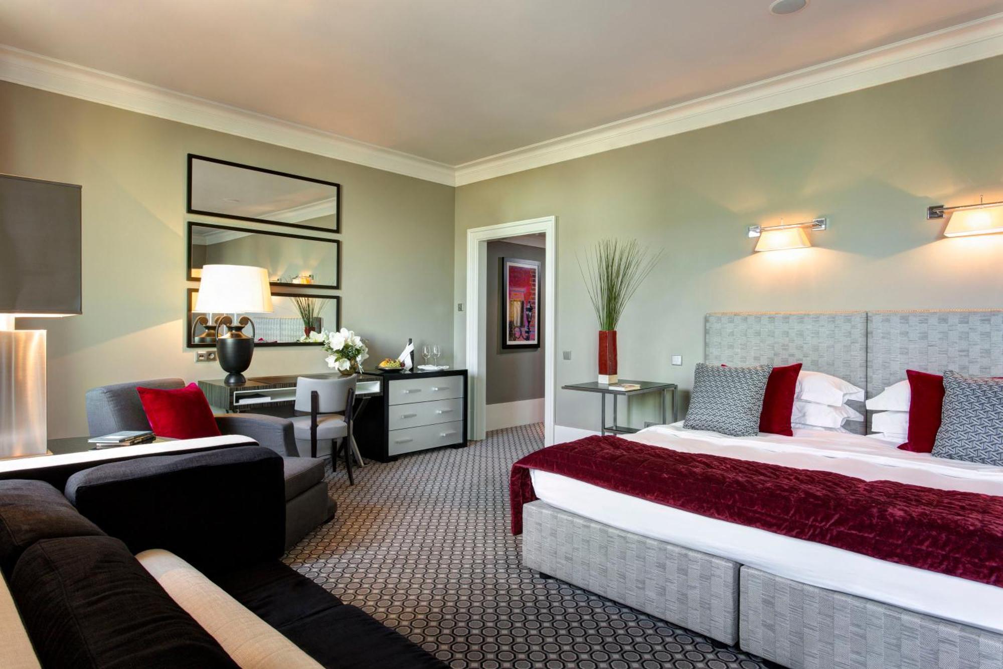 Deluxe King Suite