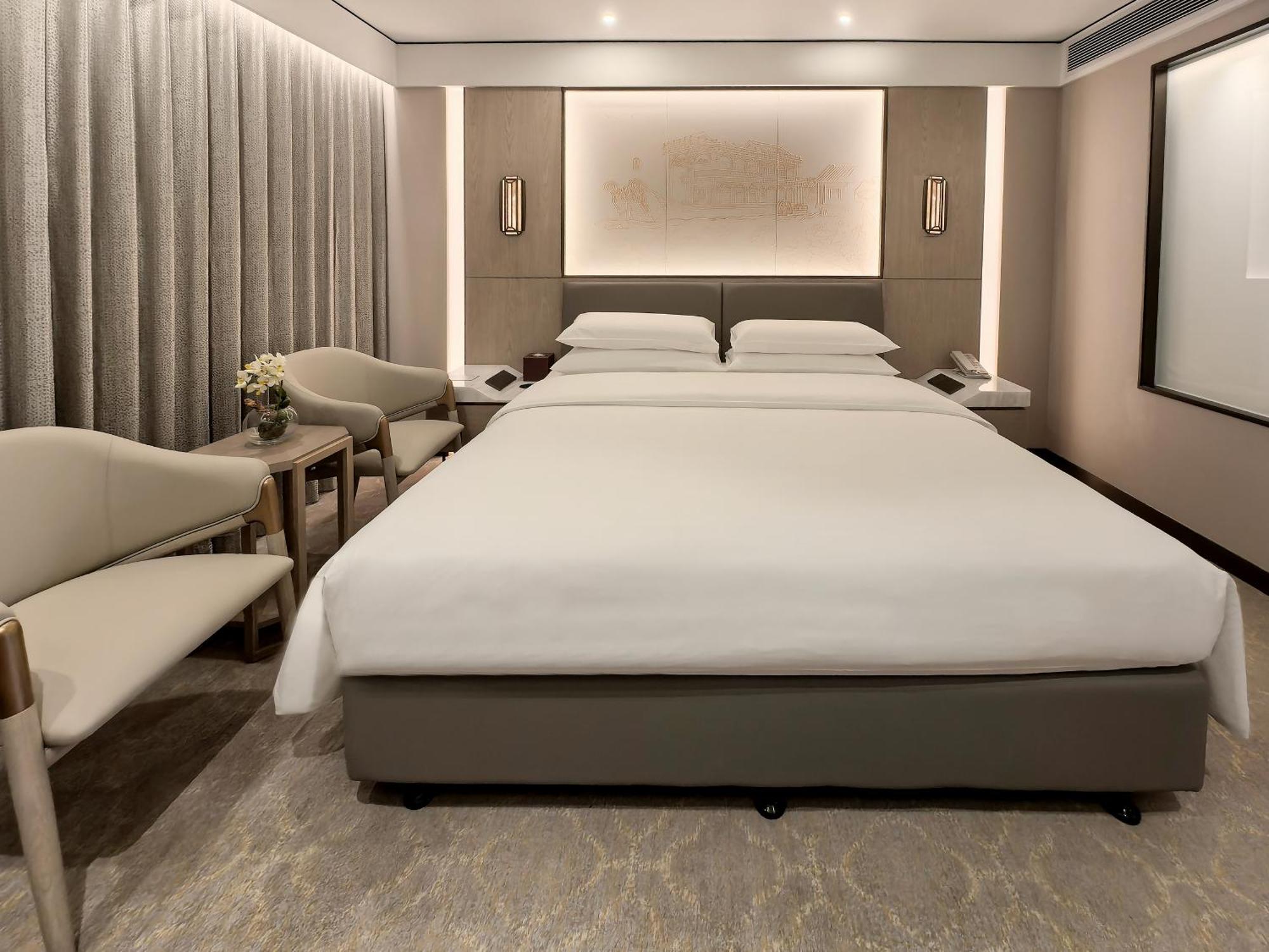 Deluxe King Bed Shower Only Room